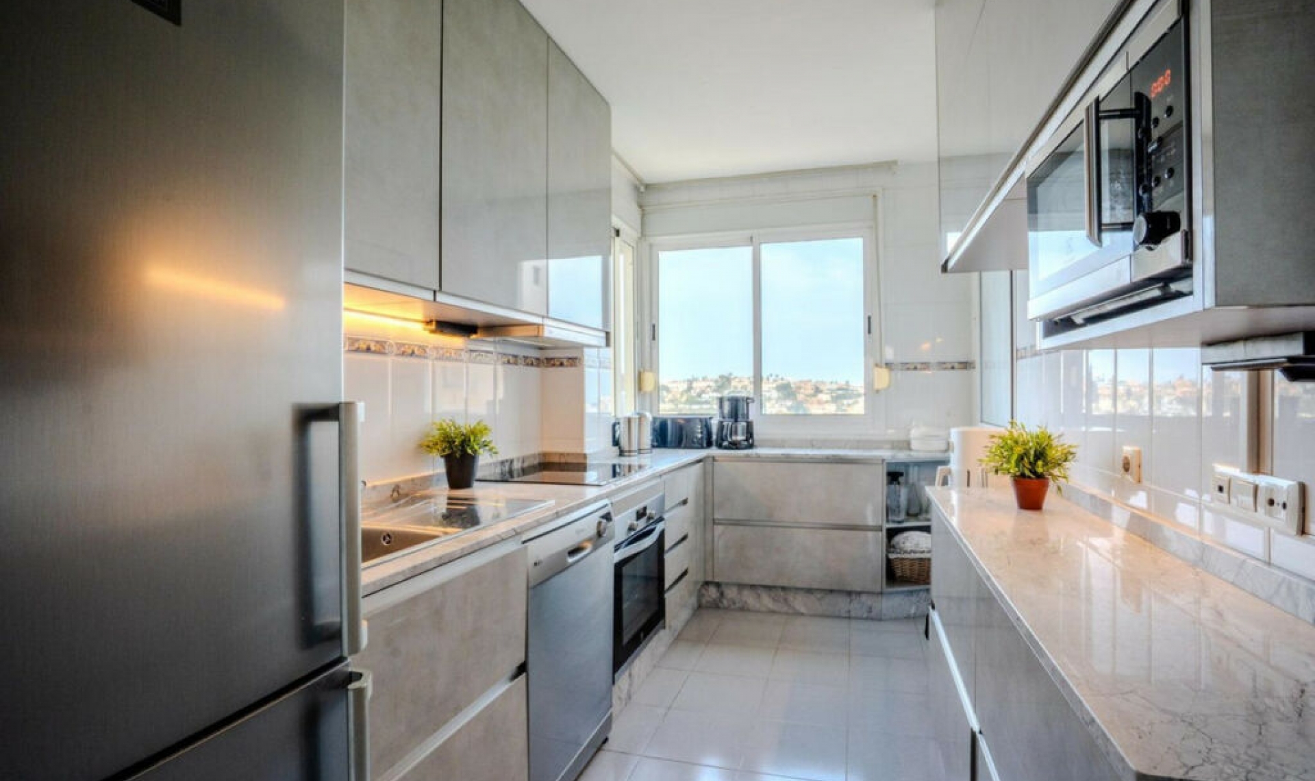 Resale - Apartment -
Torrequebrada