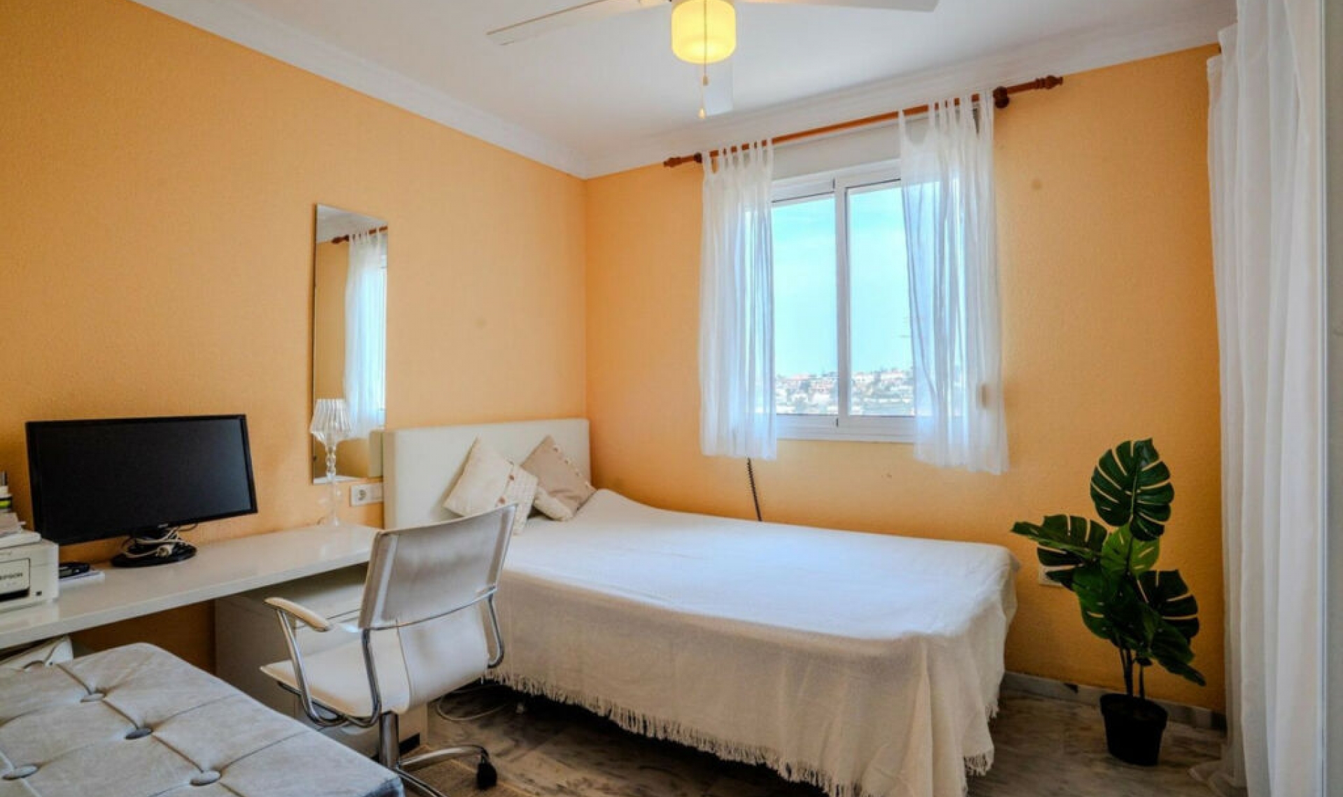 Resale - Apartment -
Torrequebrada