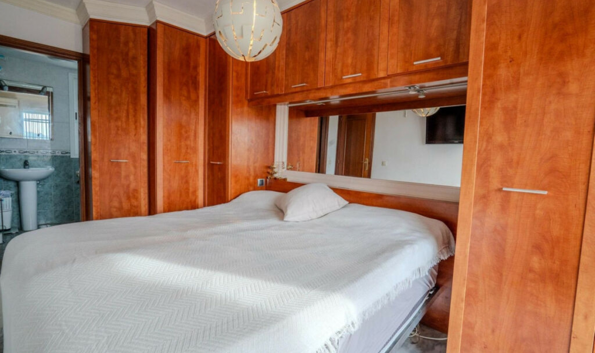 Resale - Apartment -
Torrequebrada