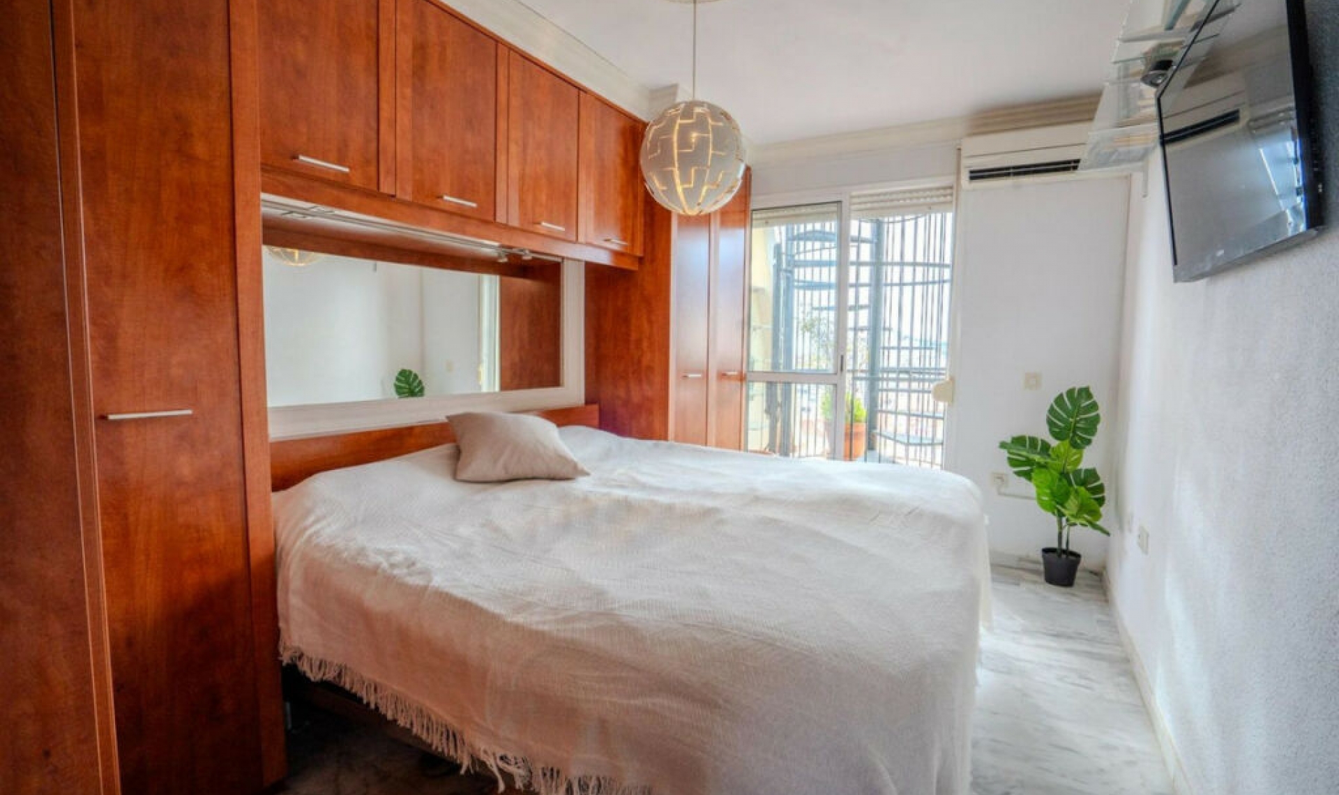 Resale - Apartment -
Torrequebrada