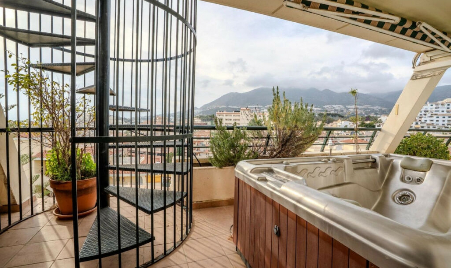 Resale - Apartment -
Torrequebrada