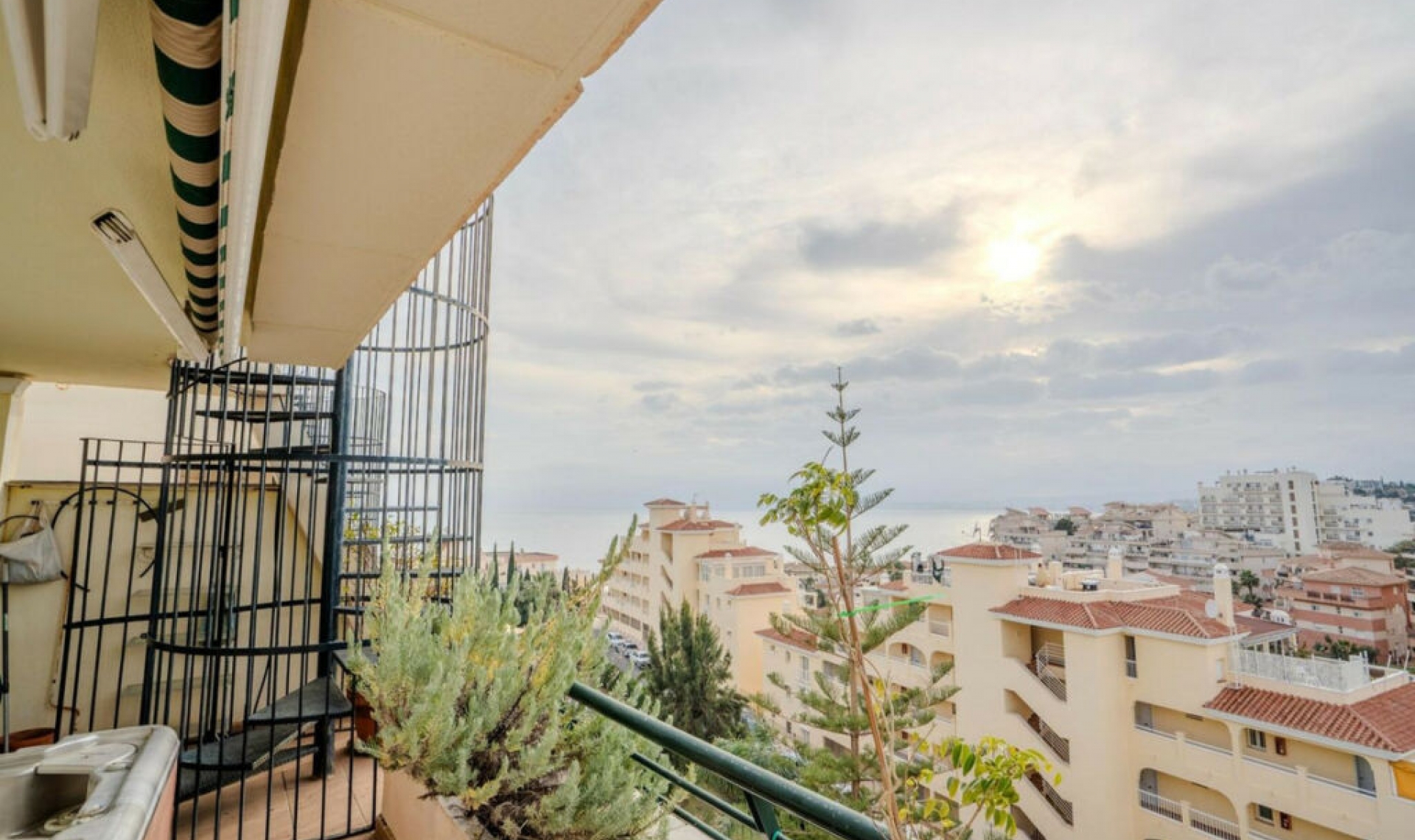 Resale - Apartment -
Torrequebrada