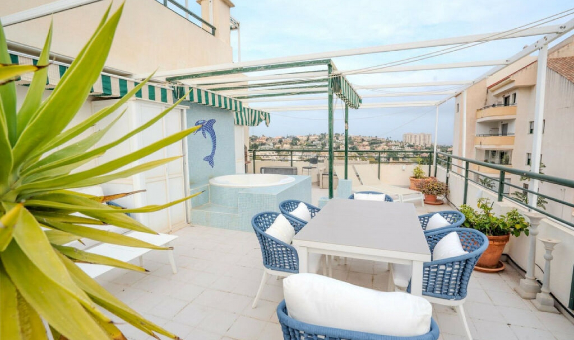 Resale - Apartment -
Torrequebrada