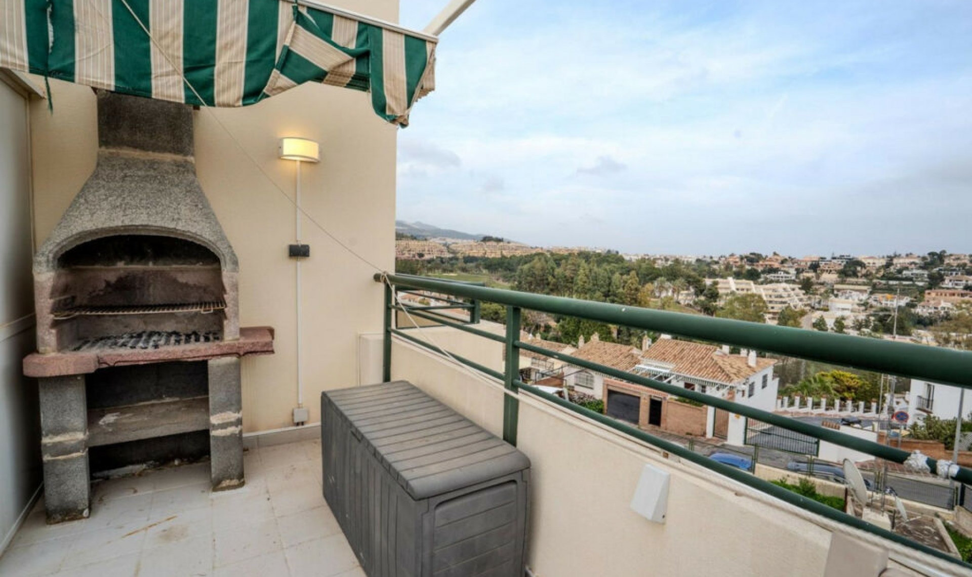 Resale - Apartment -
Torrequebrada