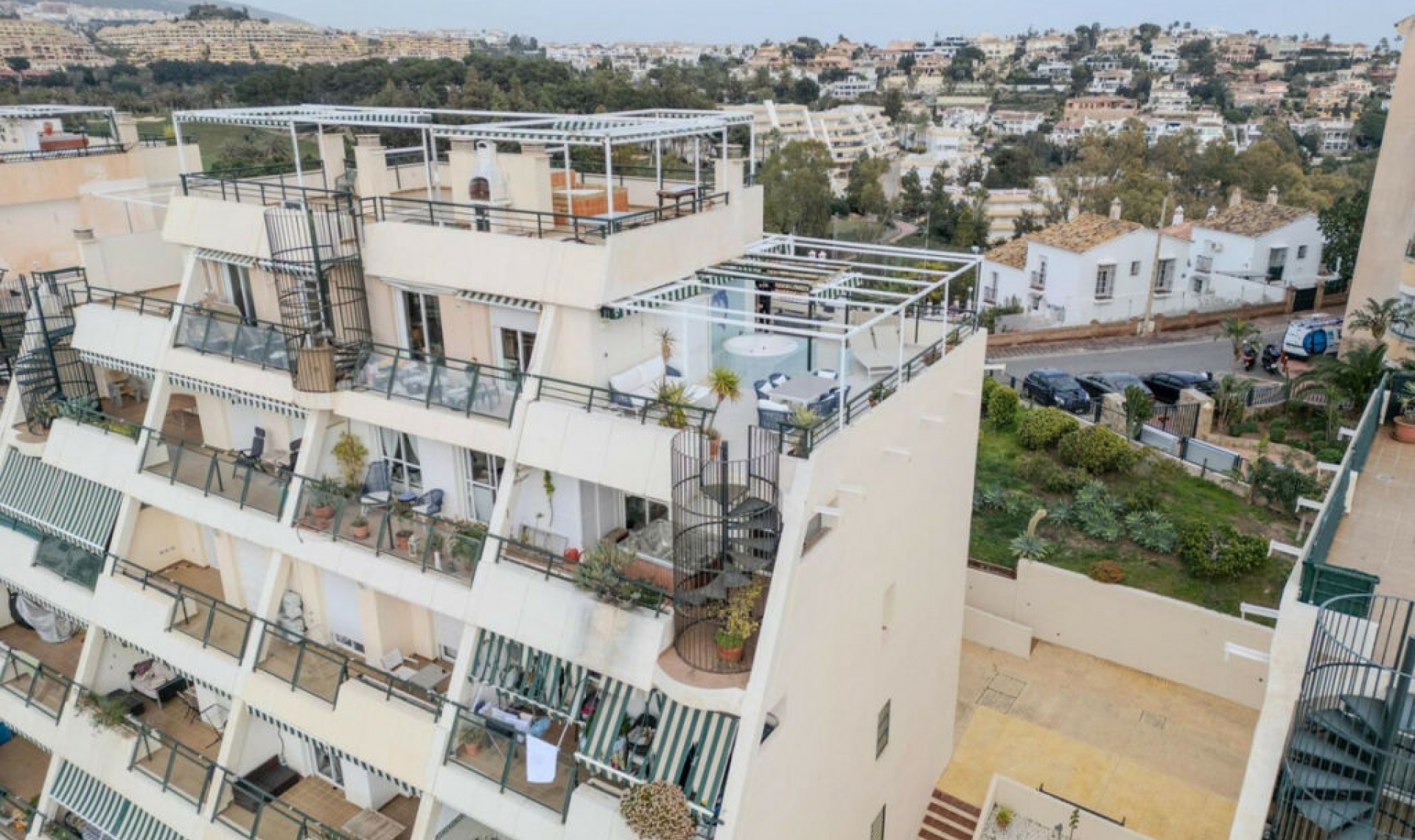 Resale - Apartment -
Torrequebrada