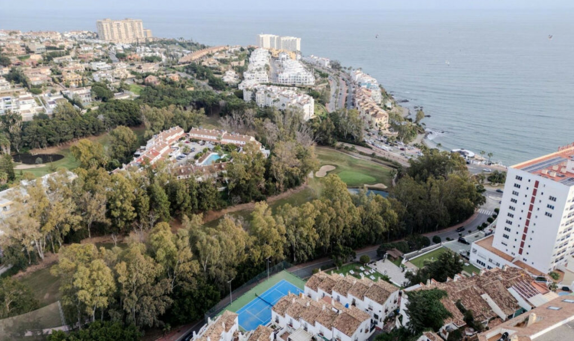 Resale - Apartment -
Torrequebrada