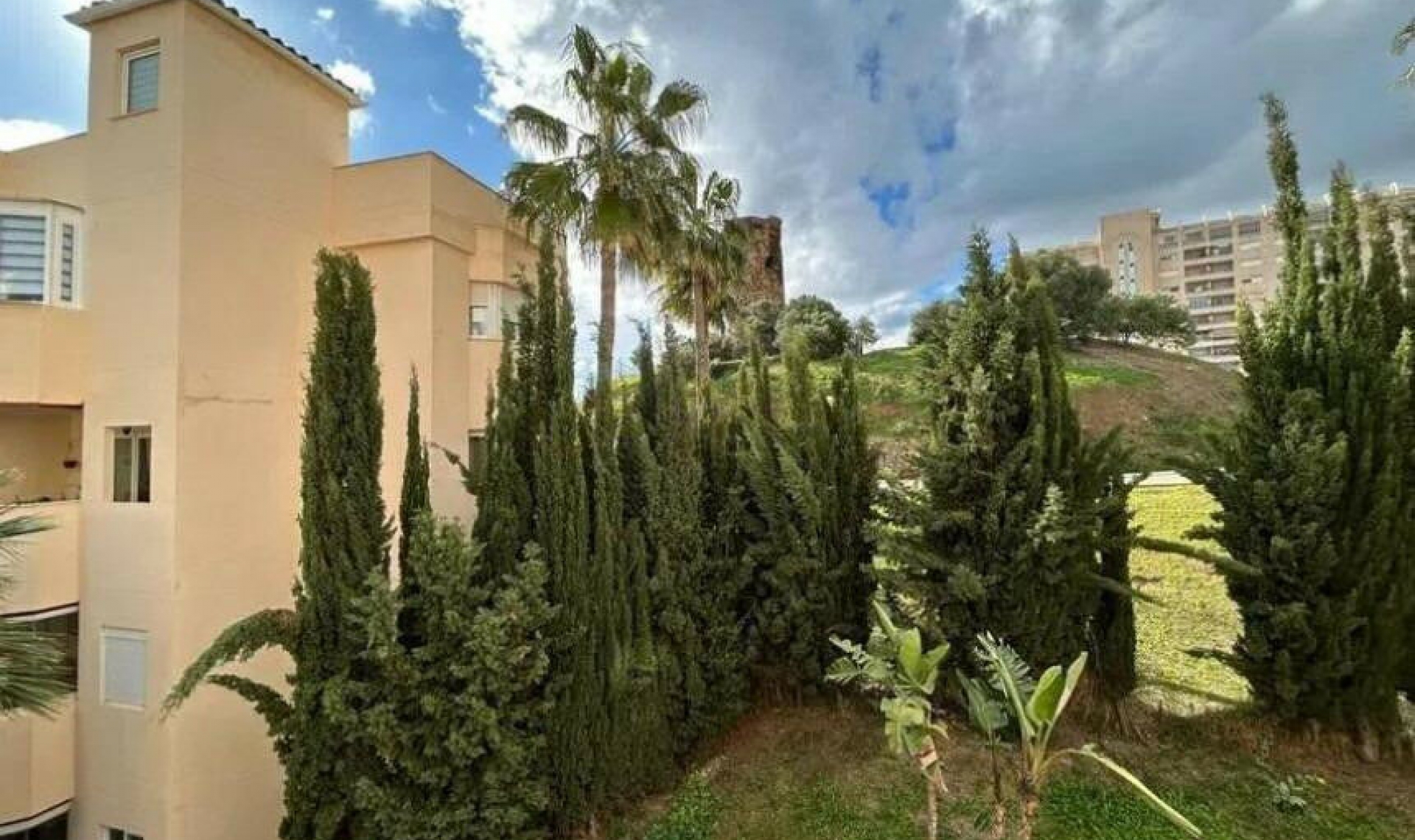 Resale - Apartment -
Torrequebrada