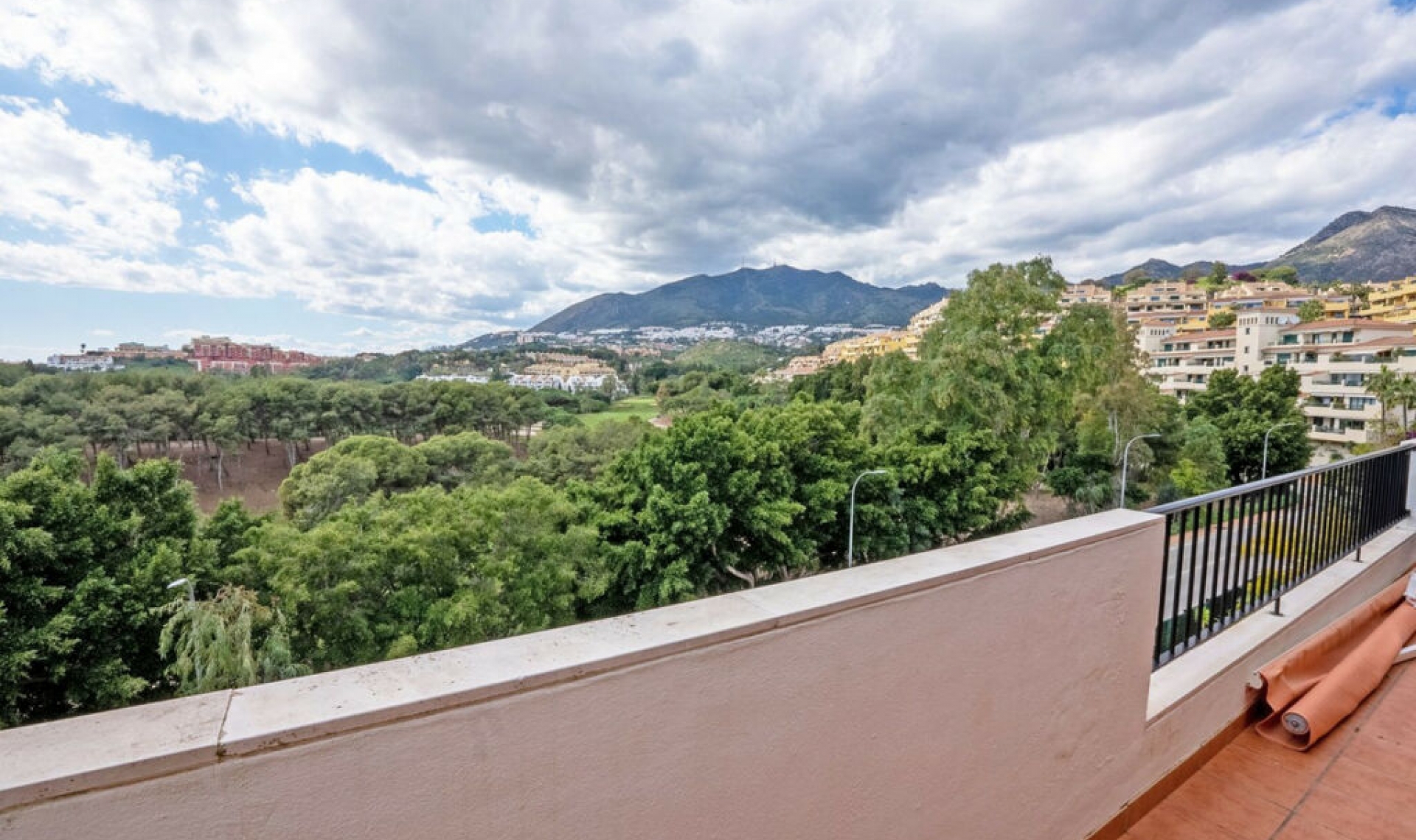 Resale - Apartment -
Torrequebrada