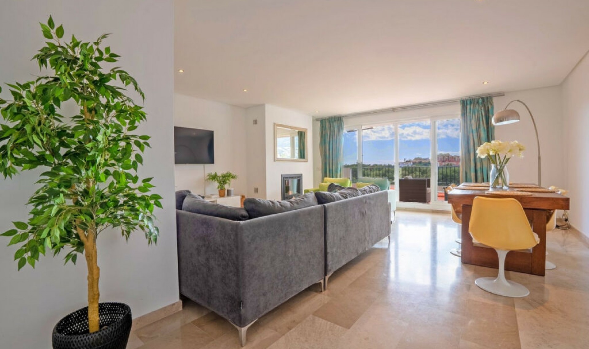 Resale - Apartment -
Torrequebrada