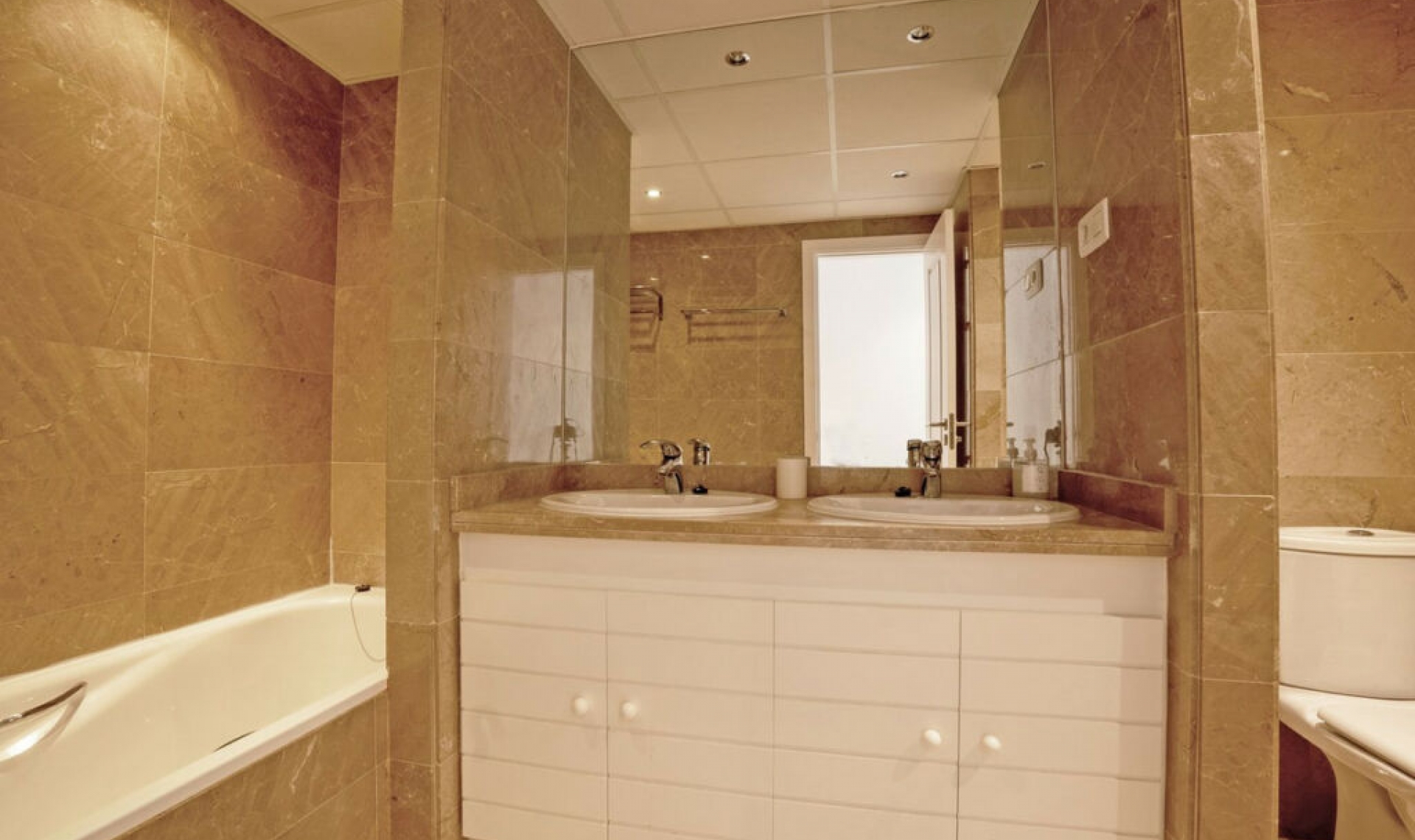 Resale - Apartment -
Torrequebrada
