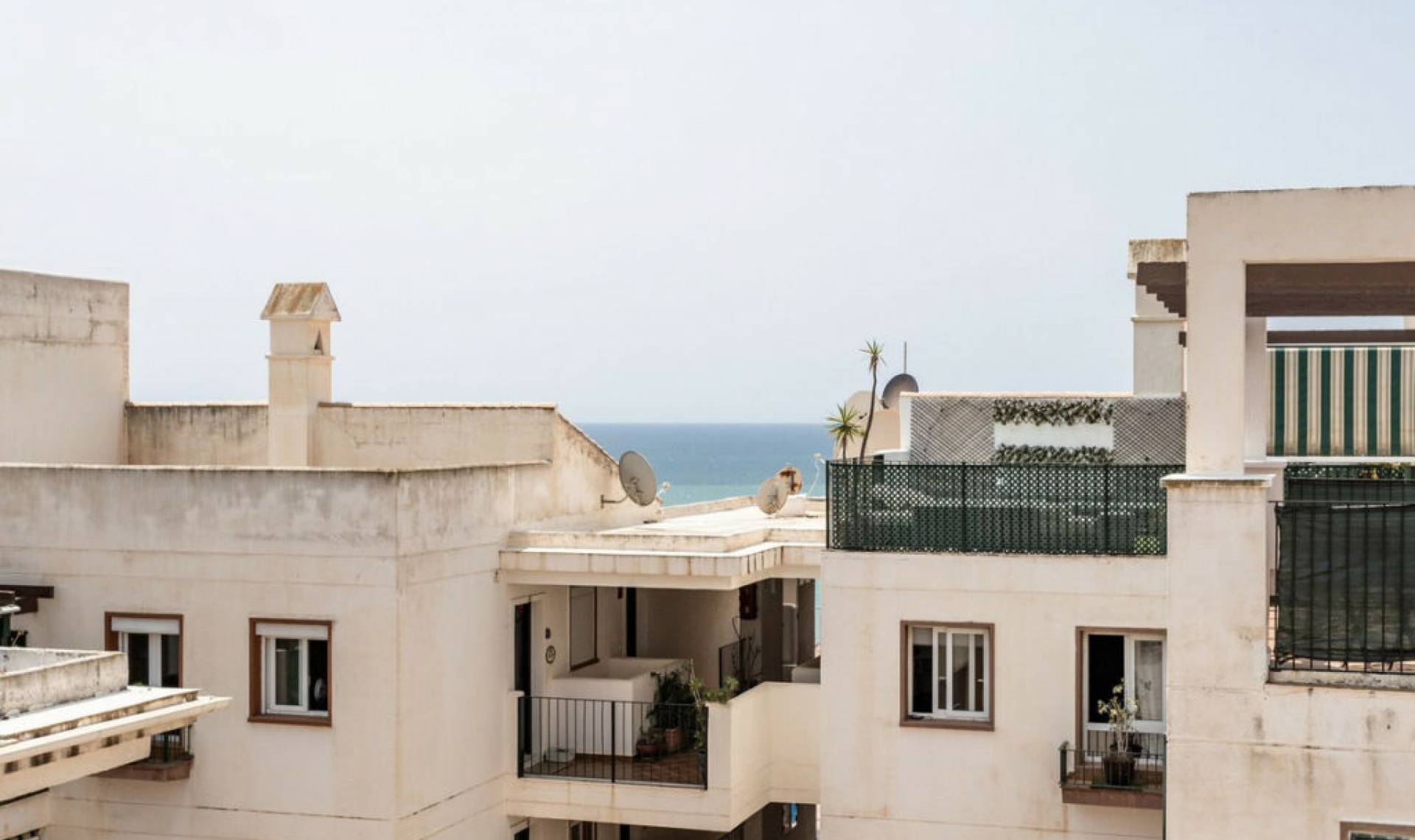 Resale - Apartment -
Torrequebrada