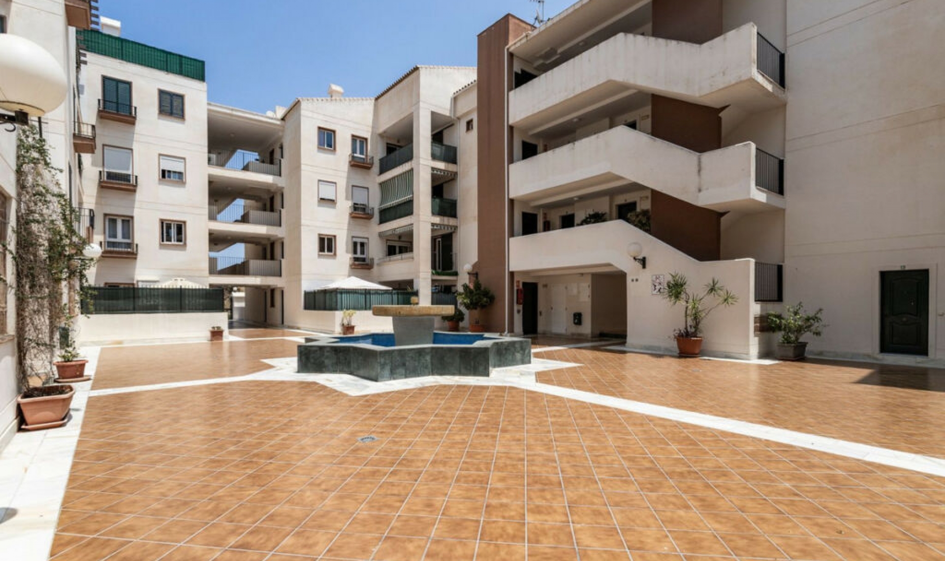 Resale - Apartment -
Torrequebrada