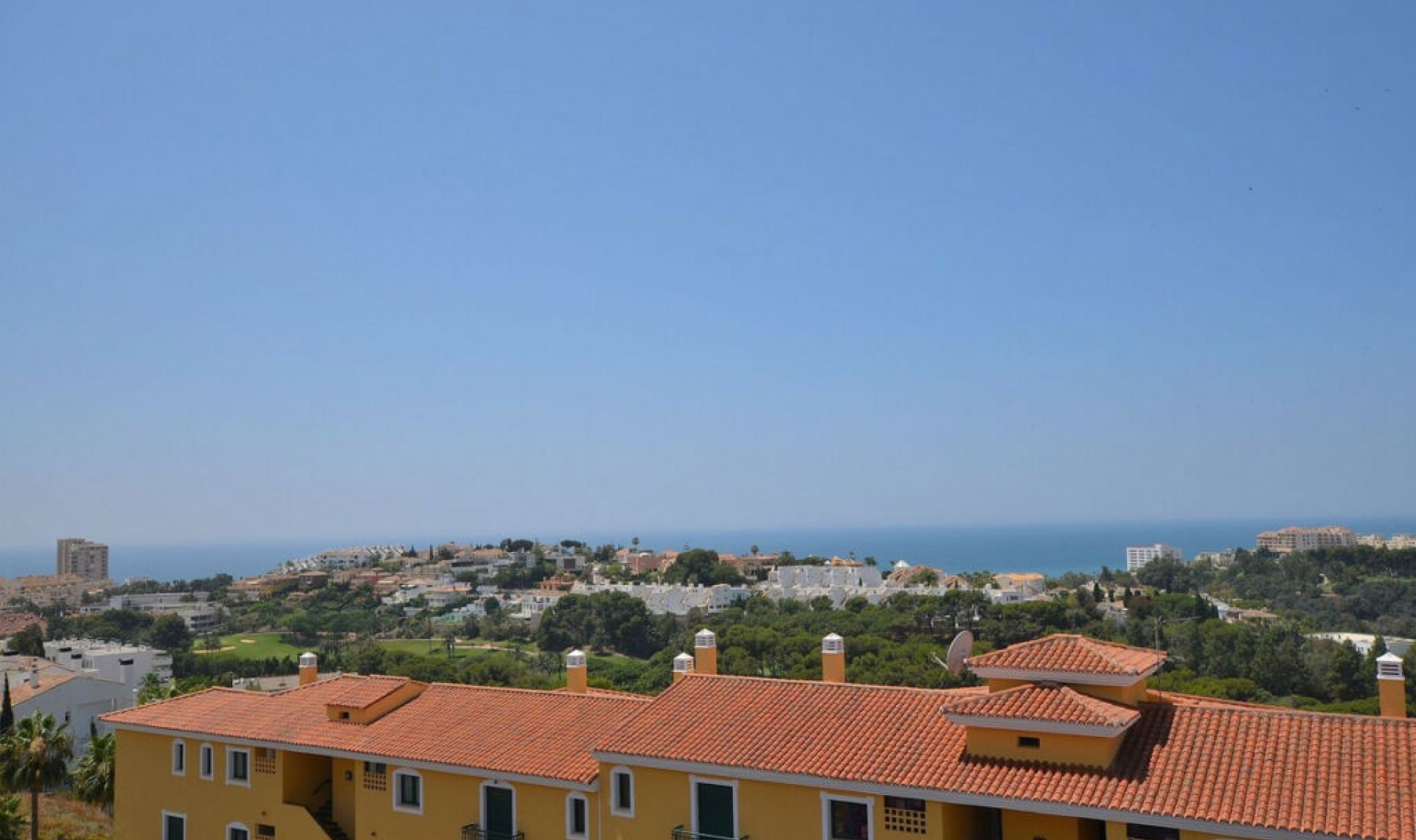 Resale - Apartment -
Torrequebrada