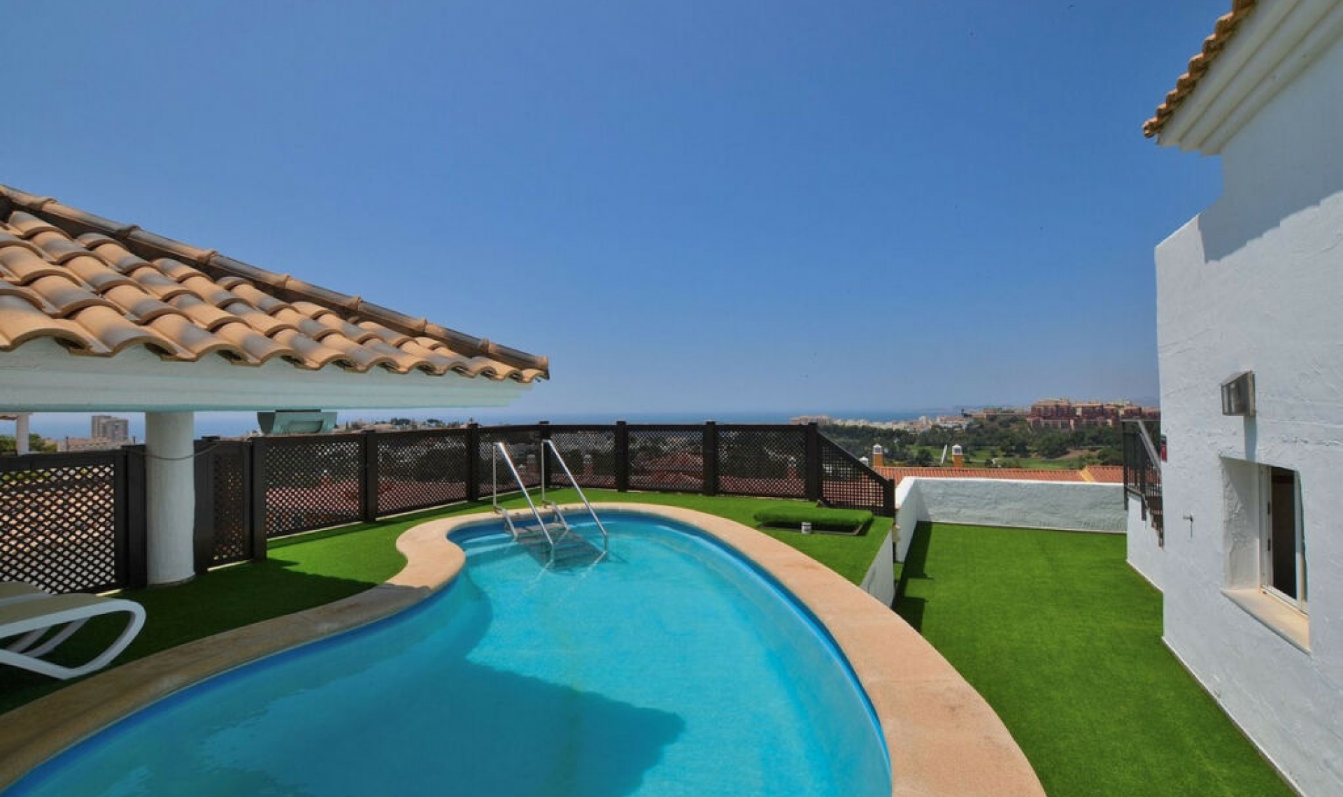 Resale - Apartment -
Torrequebrada