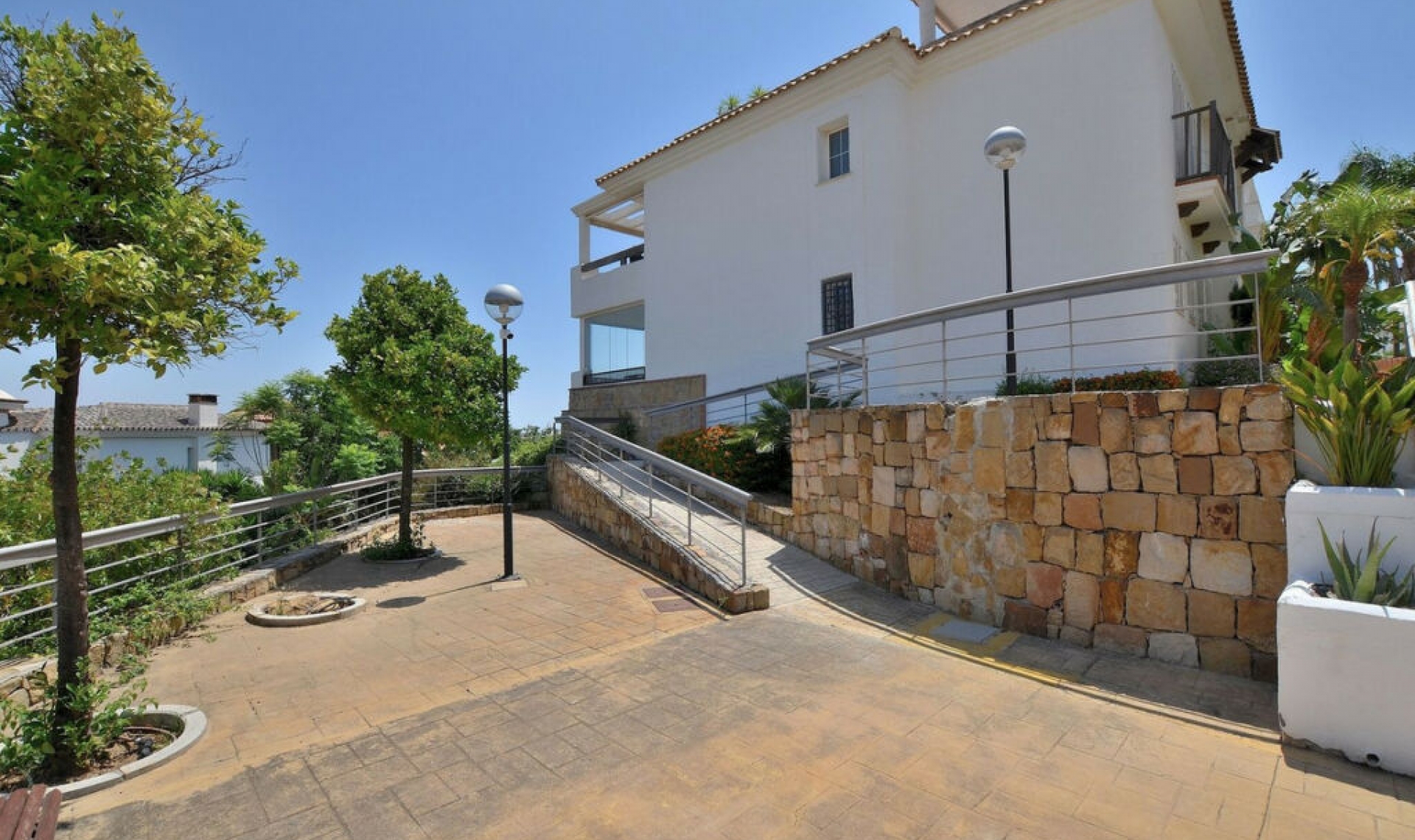 Resale - Apartment -
Torrequebrada