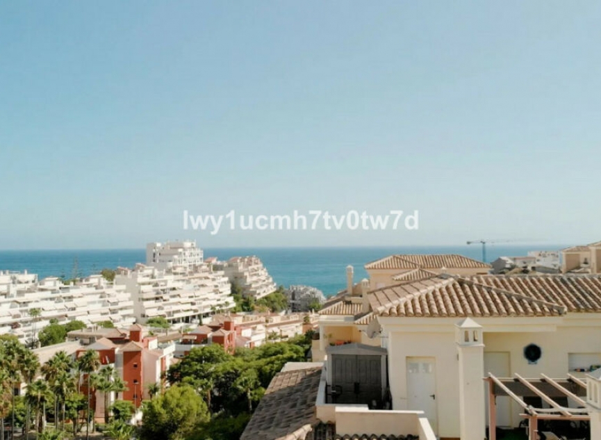 Resale - Apartment -
Torrequebrada