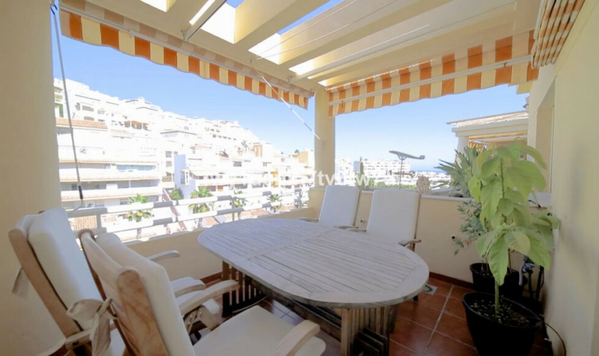 Resale - Apartment -
Torrequebrada