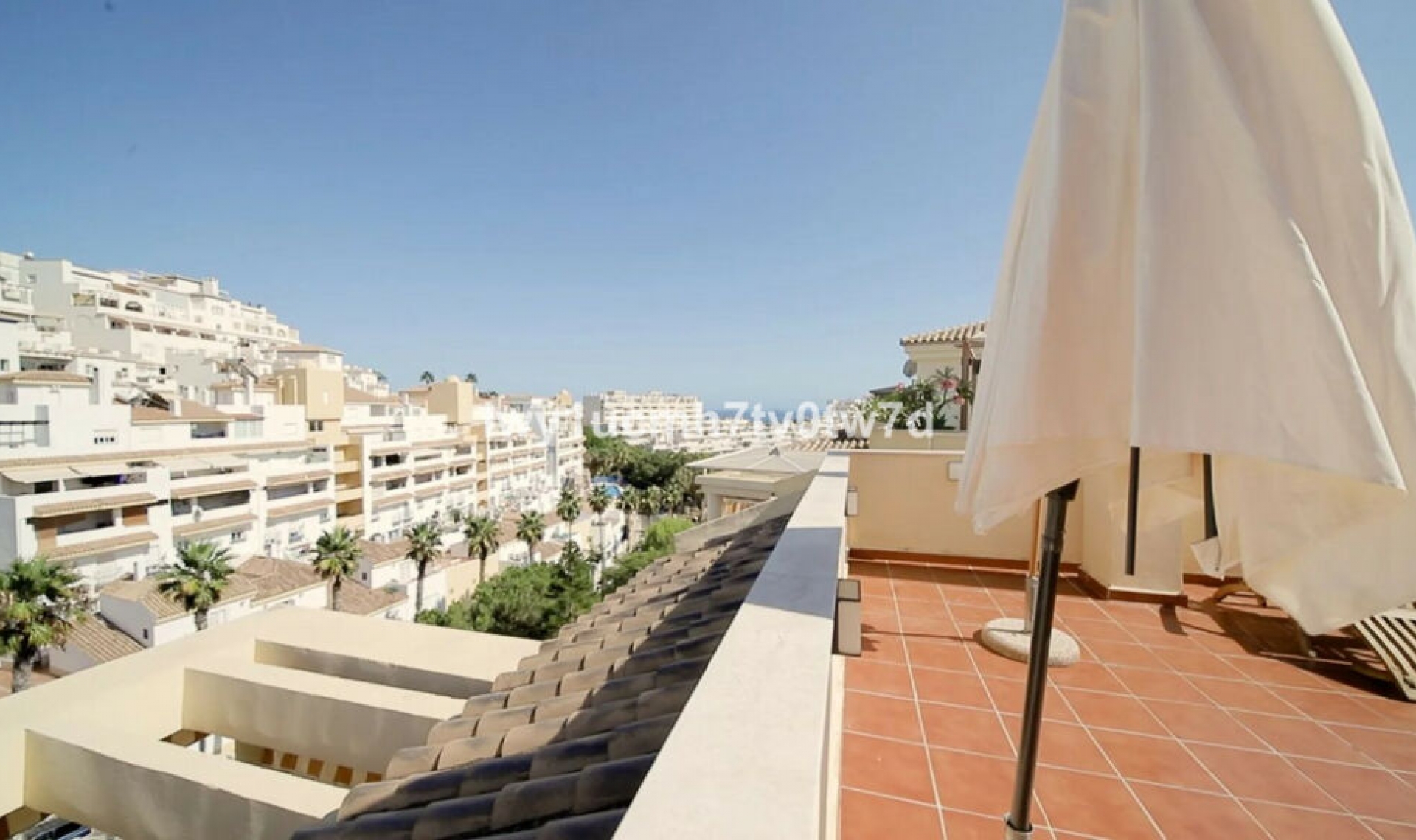 Resale - Apartment -
Torrequebrada