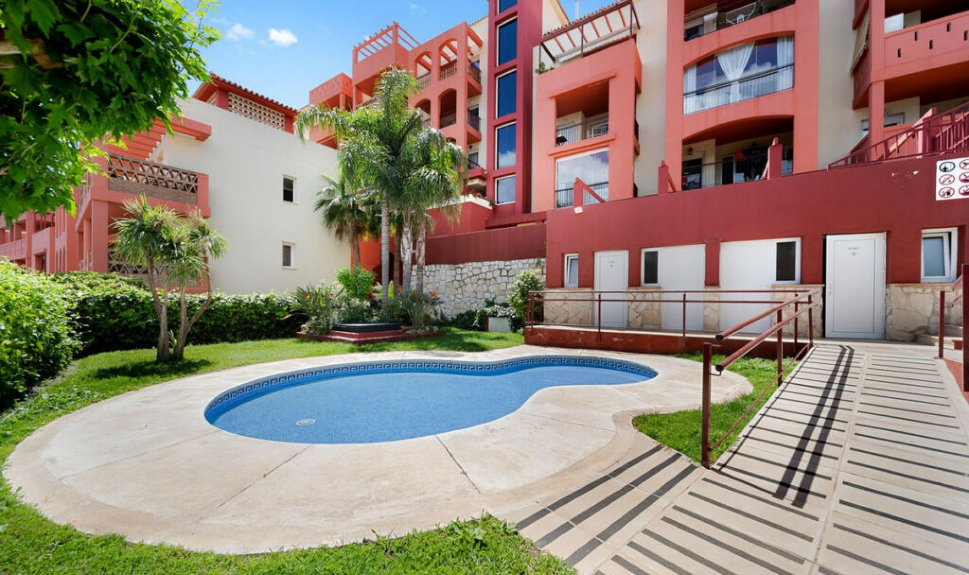 Resale - Apartment -
Torrequebrada