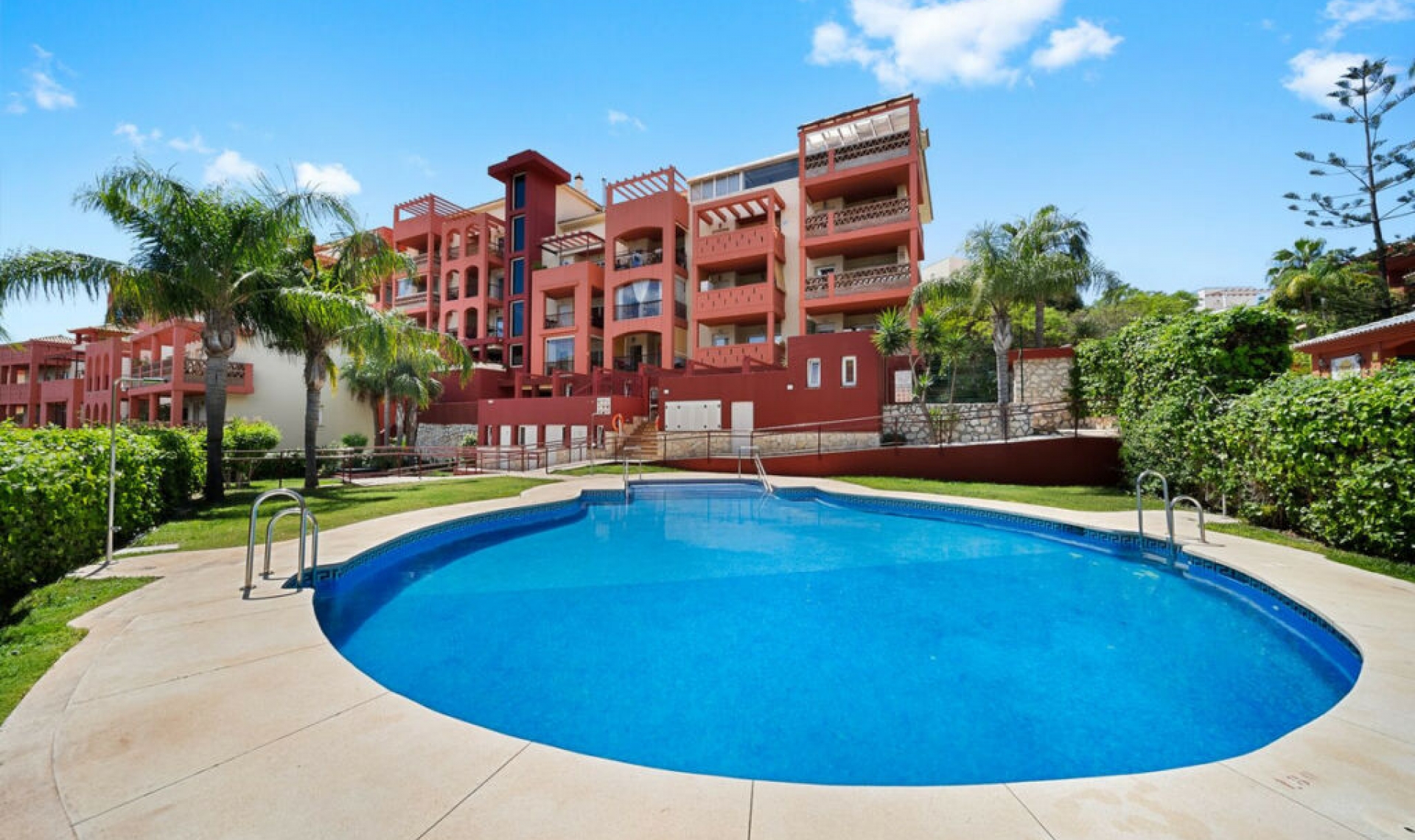 Resale - Apartment -
Torrequebrada