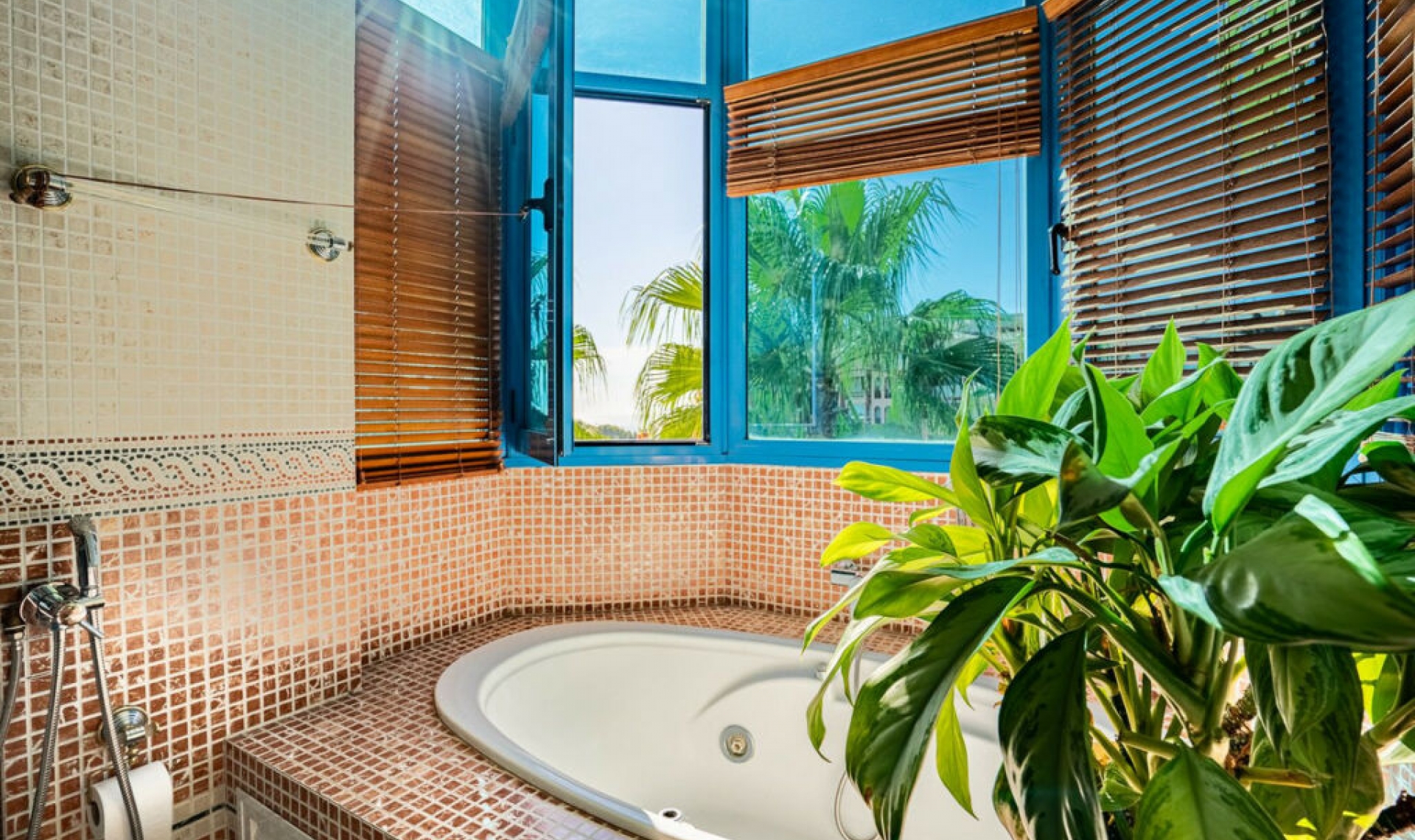 Resale - Apartment -
Torrequebrada