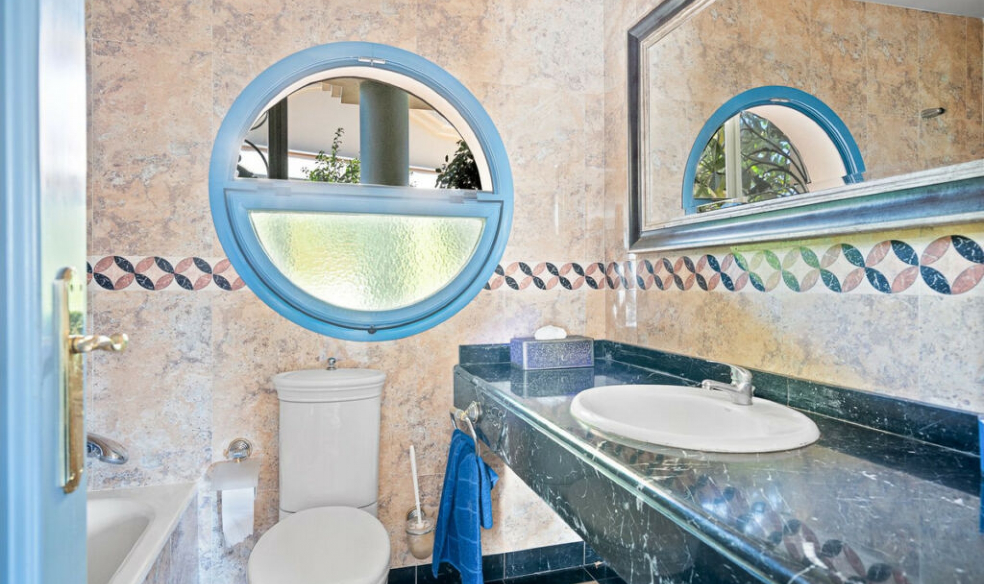 Resale - Apartment -
Torrequebrada