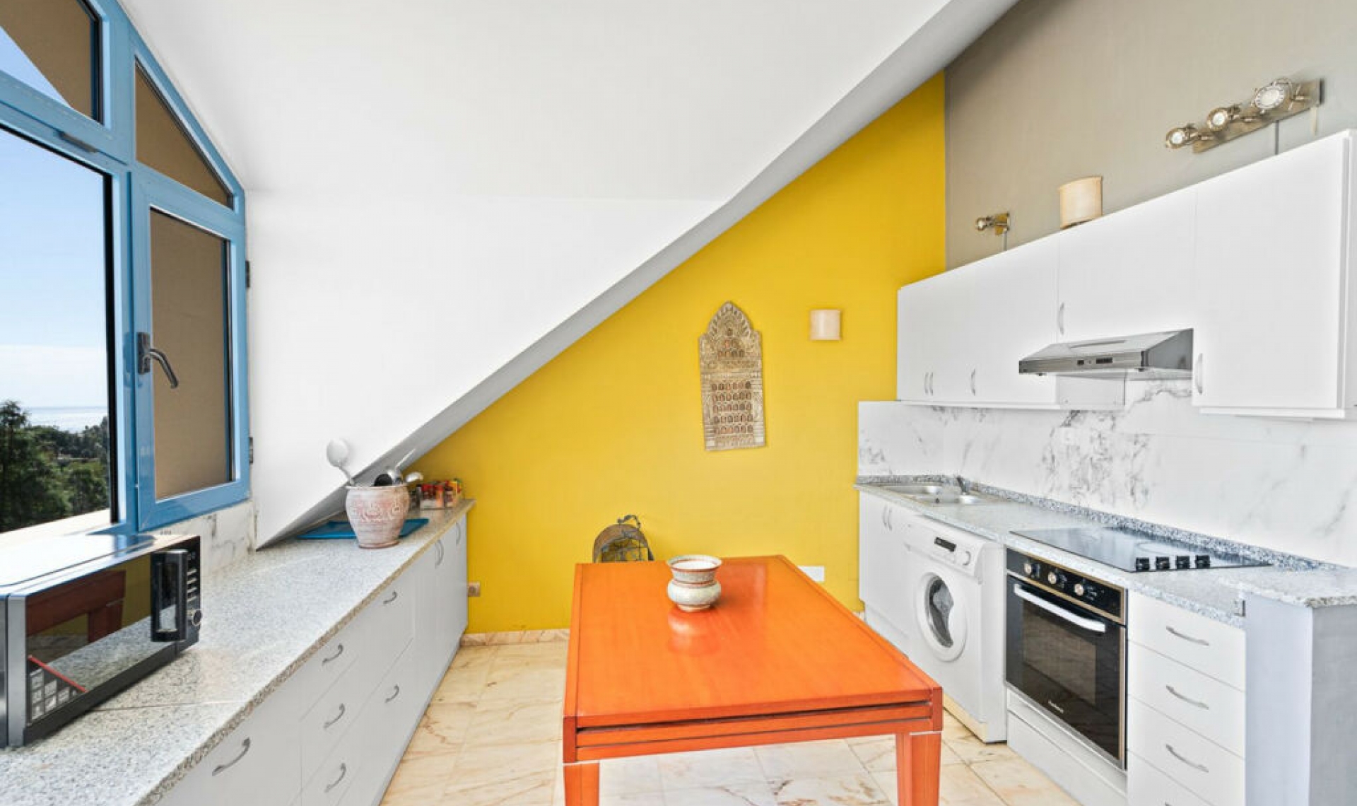 Resale - Apartment -
Torrequebrada