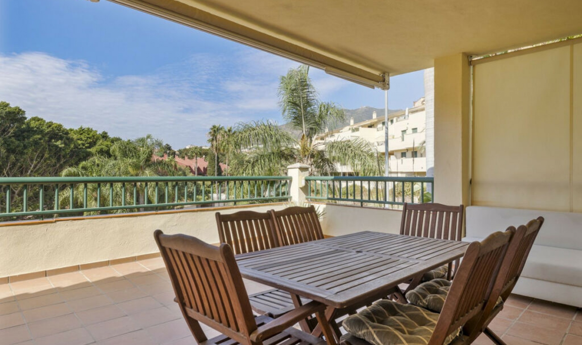 Resale - Apartment -
Torrequebrada