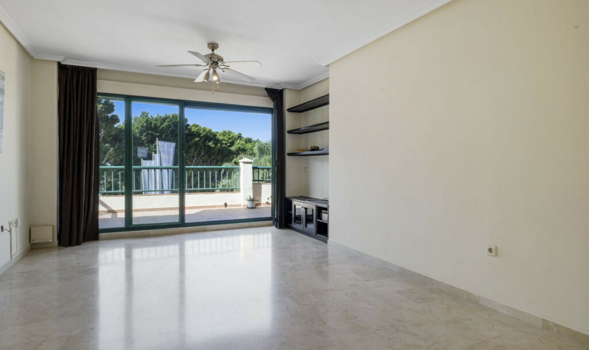 Resale - Apartment -
Torrequebrada