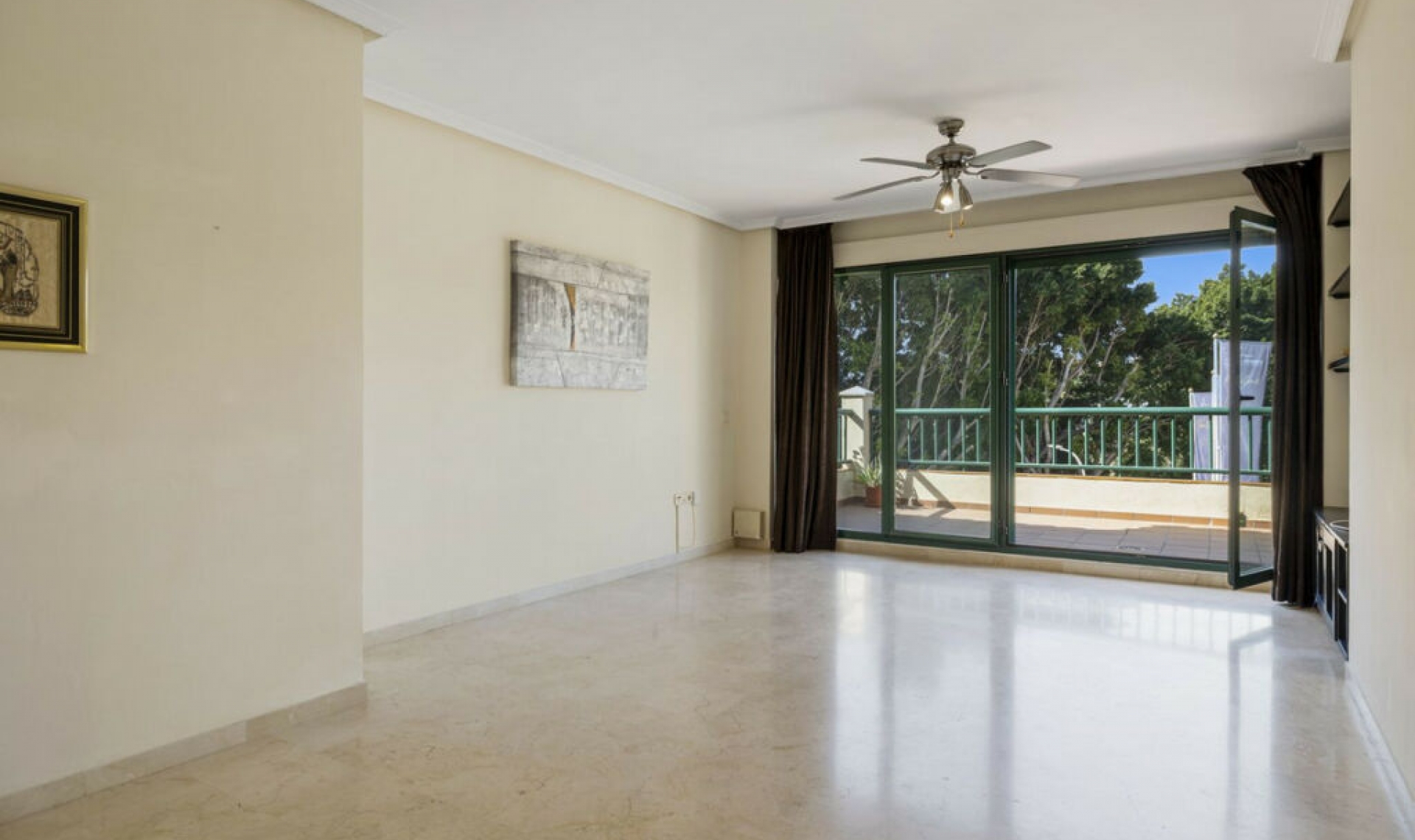 Resale - Apartment -
Torrequebrada
