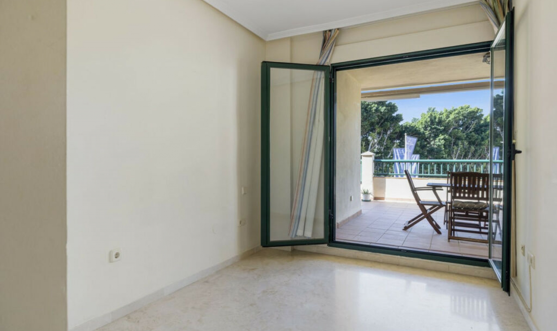 Resale - Apartment -
Torrequebrada
