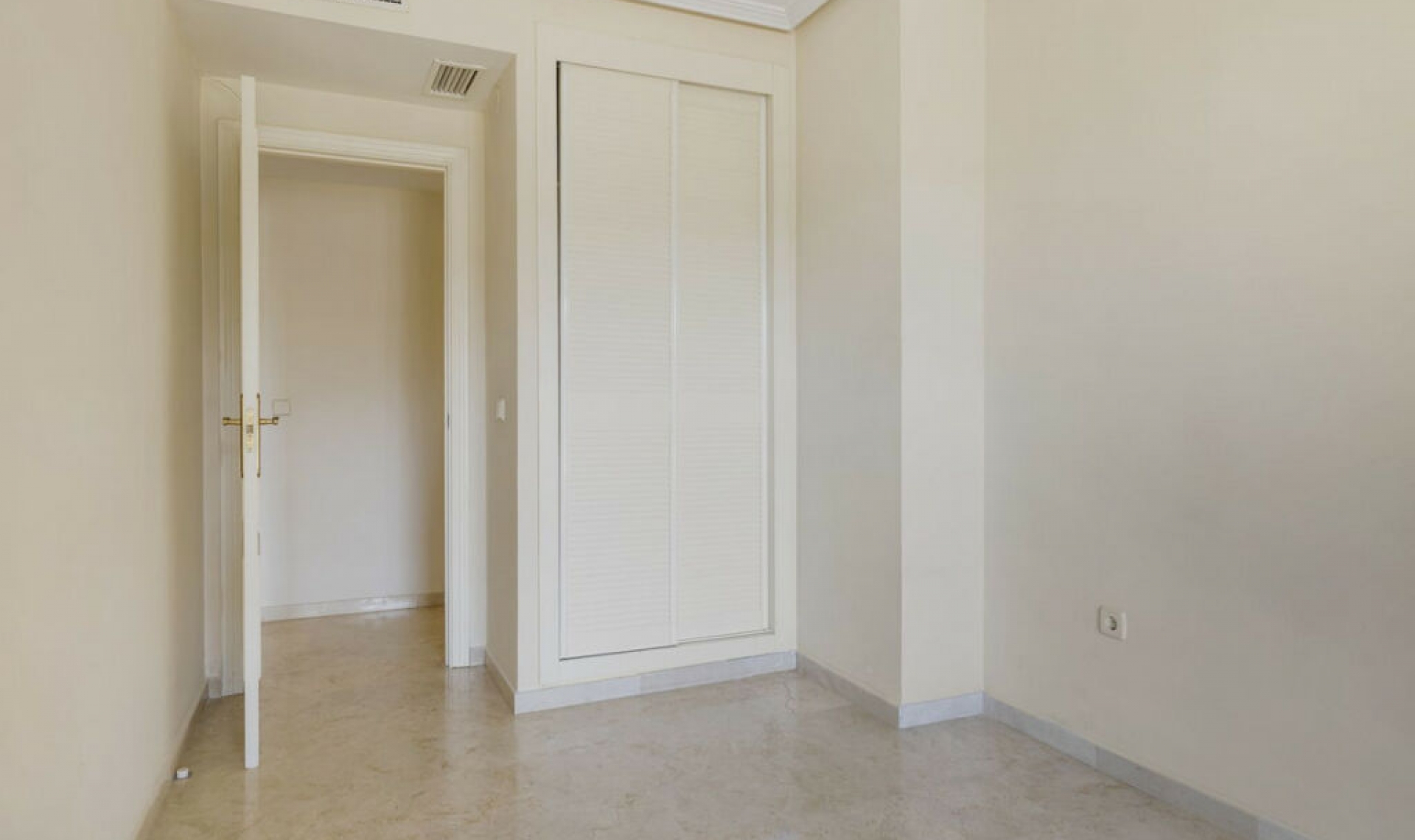 Resale - Apartment -
Torrequebrada
