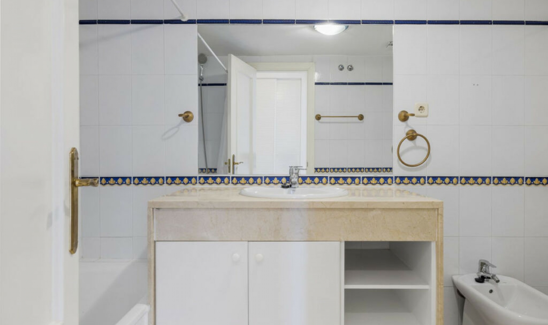 Resale - Apartment -
Torrequebrada