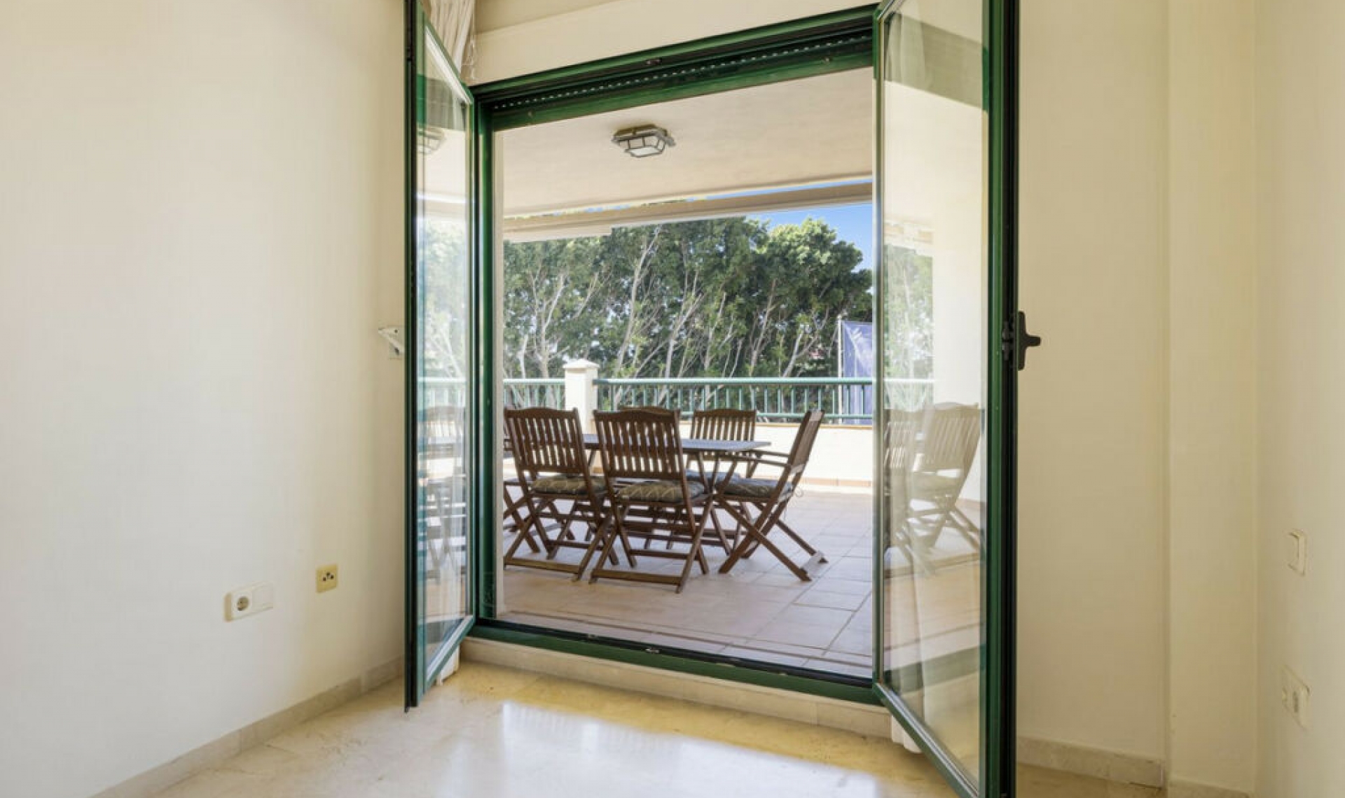 Resale - Apartment -
Torrequebrada