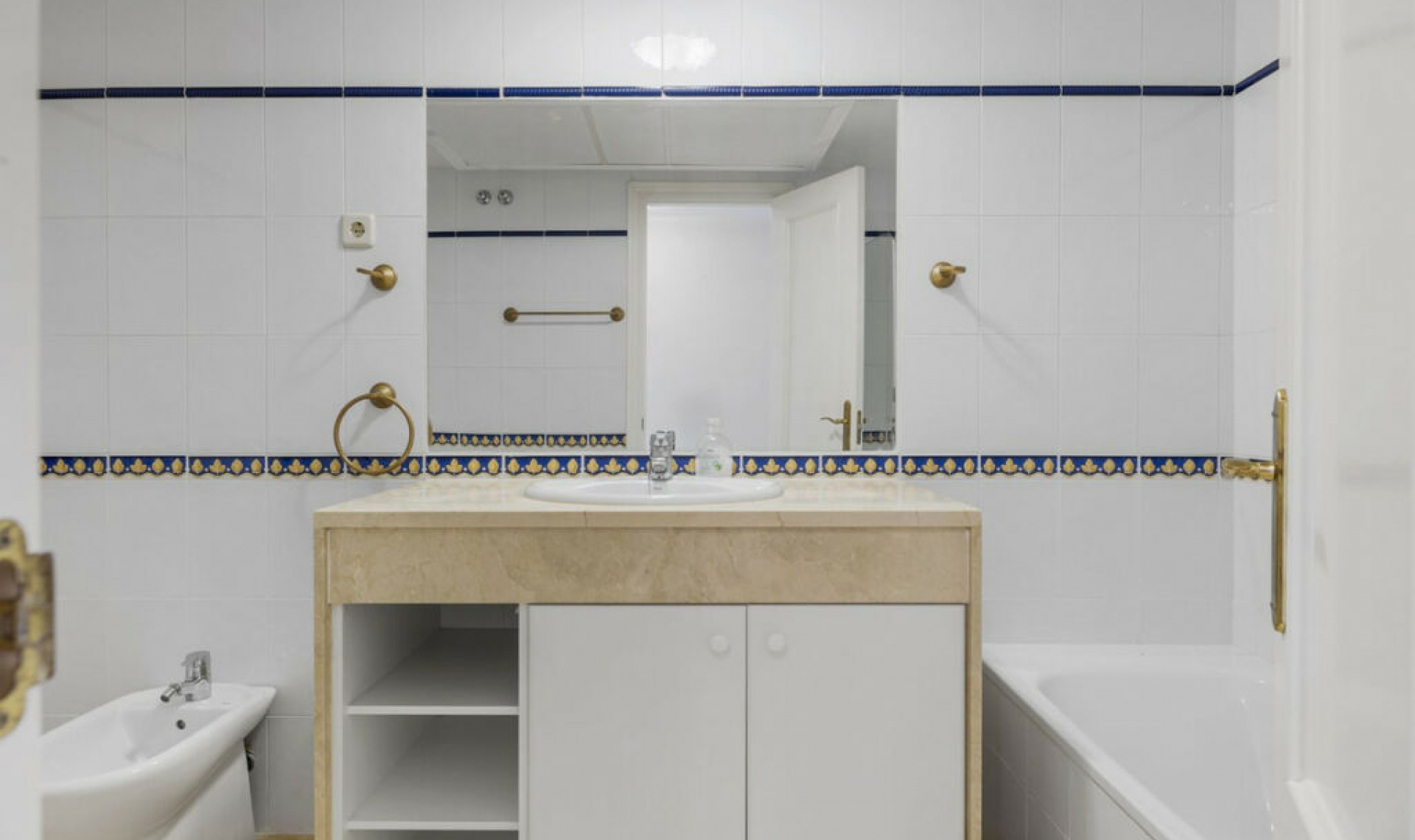Resale - Apartment -
Torrequebrada