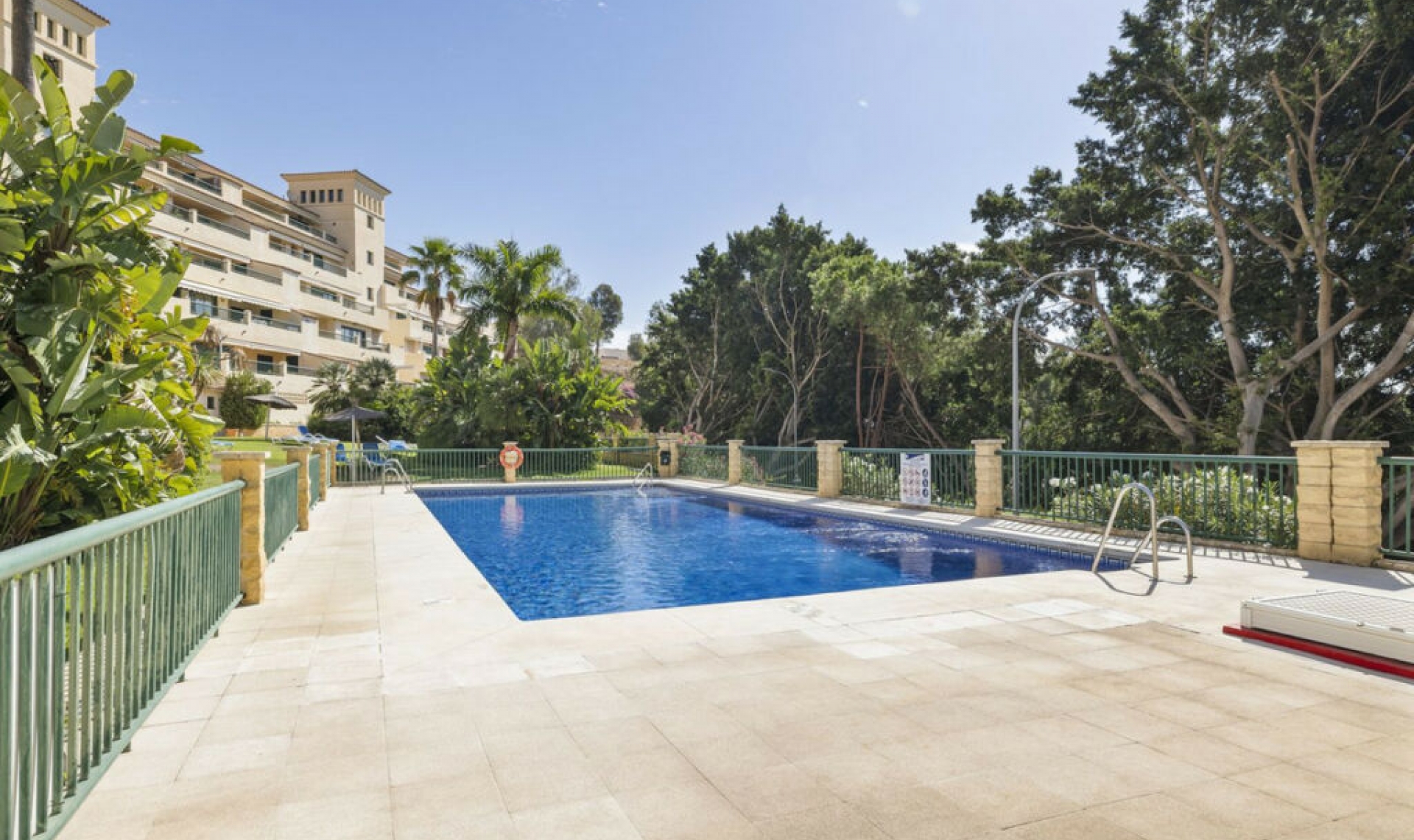 Resale - Apartment -
Torrequebrada
