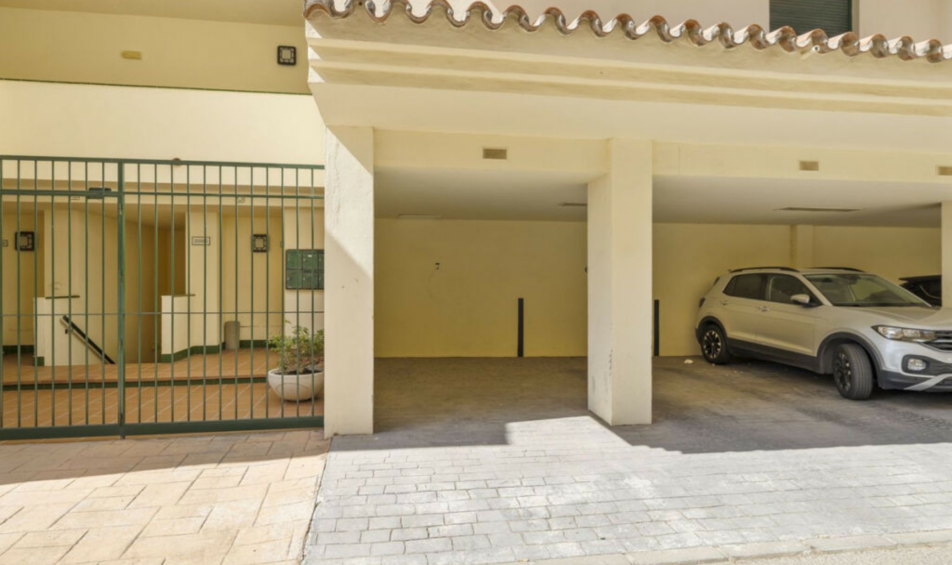 Resale - Apartment -
Torrequebrada
