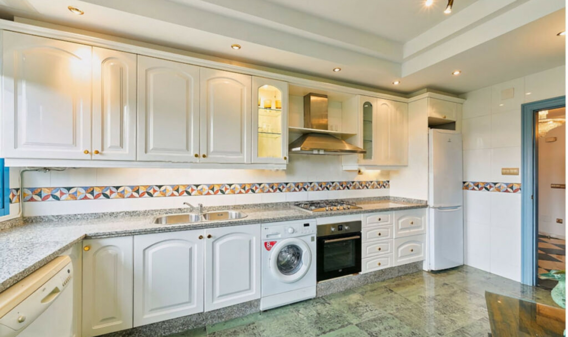 Resale - Apartment -
Torrequebrada