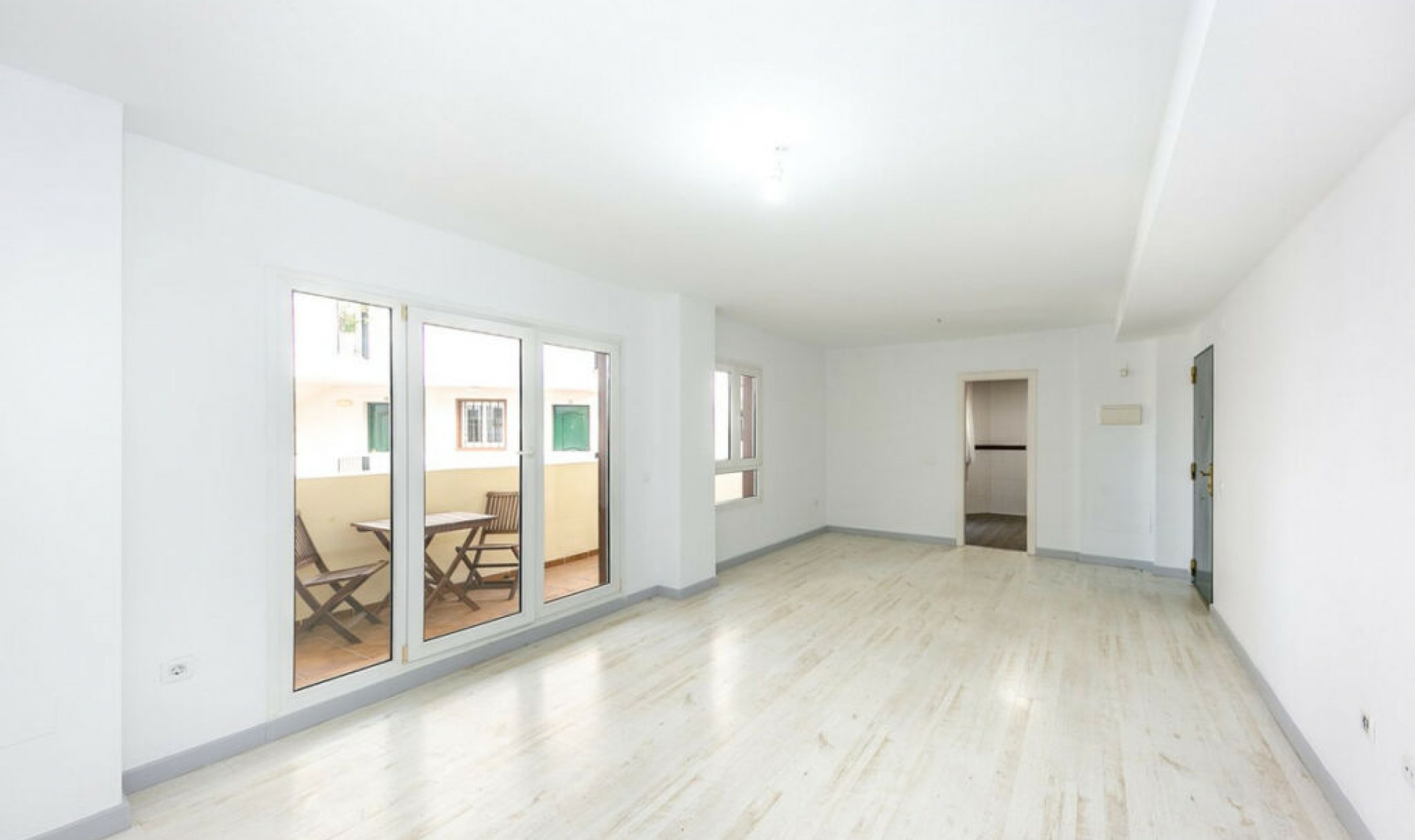 Resale - Apartment -
Torrequebrada