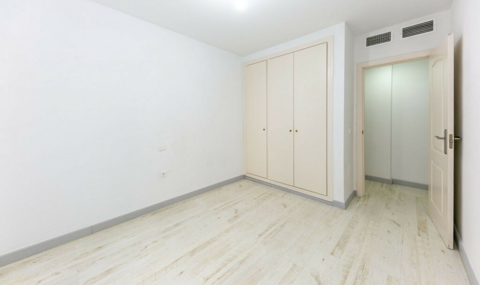 Resale - Apartment -
Torrequebrada