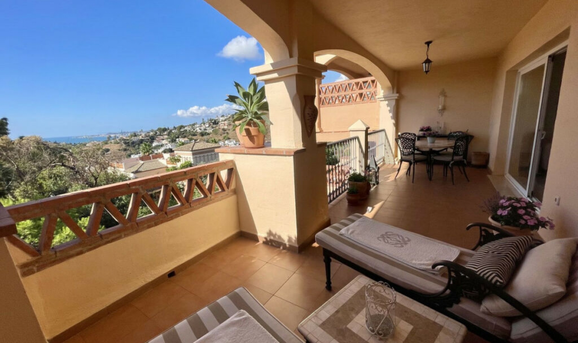 Resale - Apartment -
Torrequebrada
