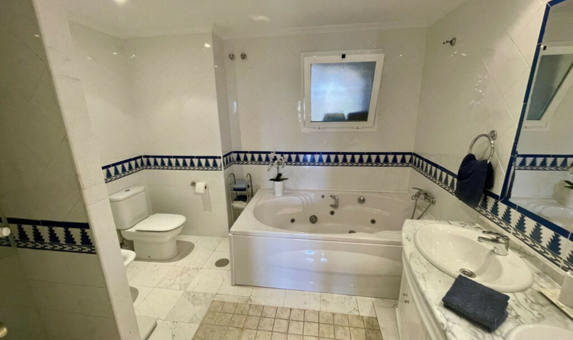 Resale - Apartment -
Torrequebrada