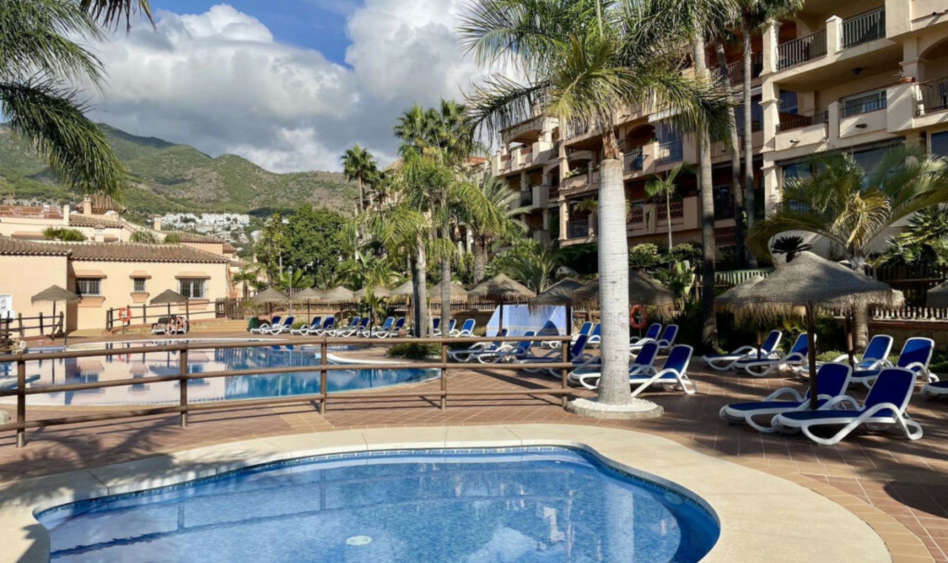 Resale - Apartment -
Torrequebrada