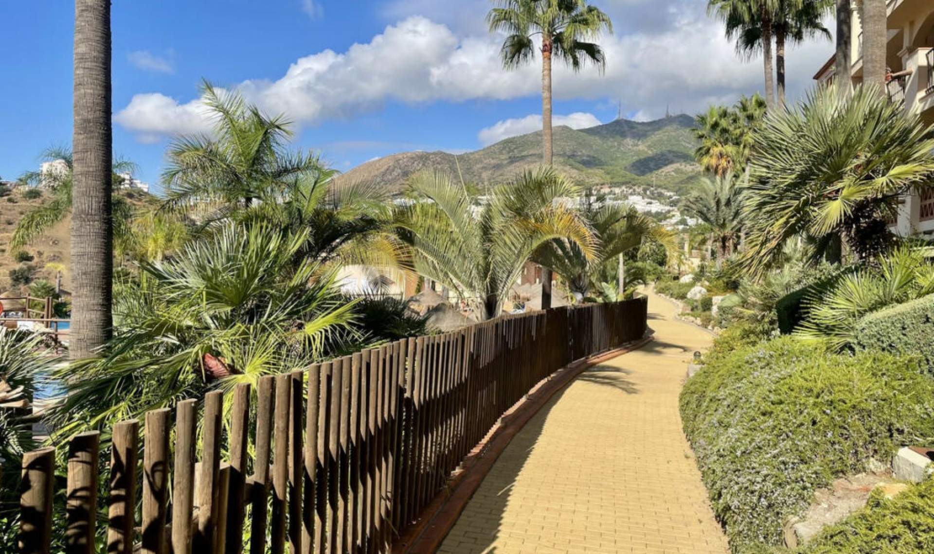 Resale - Apartment -
Torrequebrada