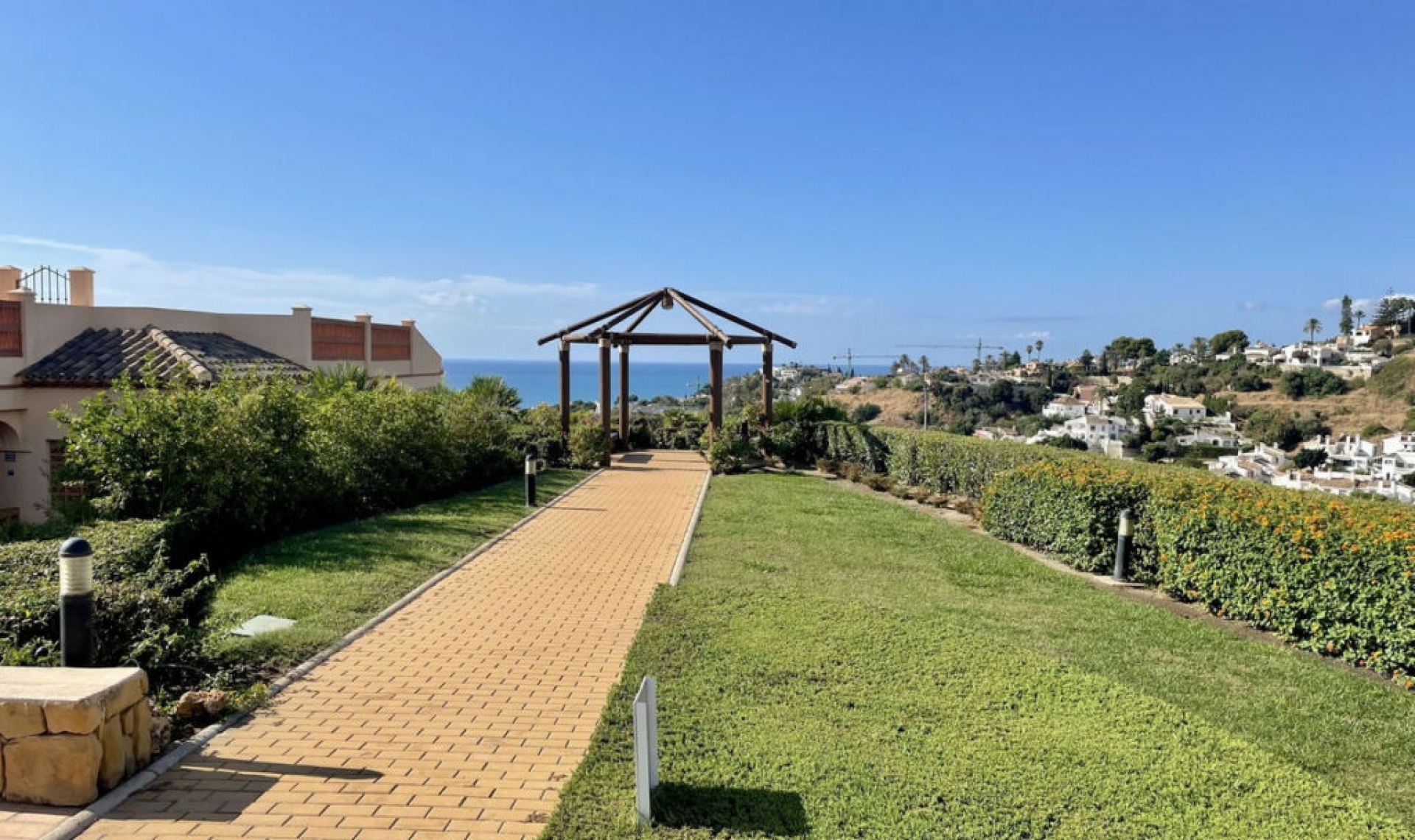 Resale - Apartment -
Torrequebrada