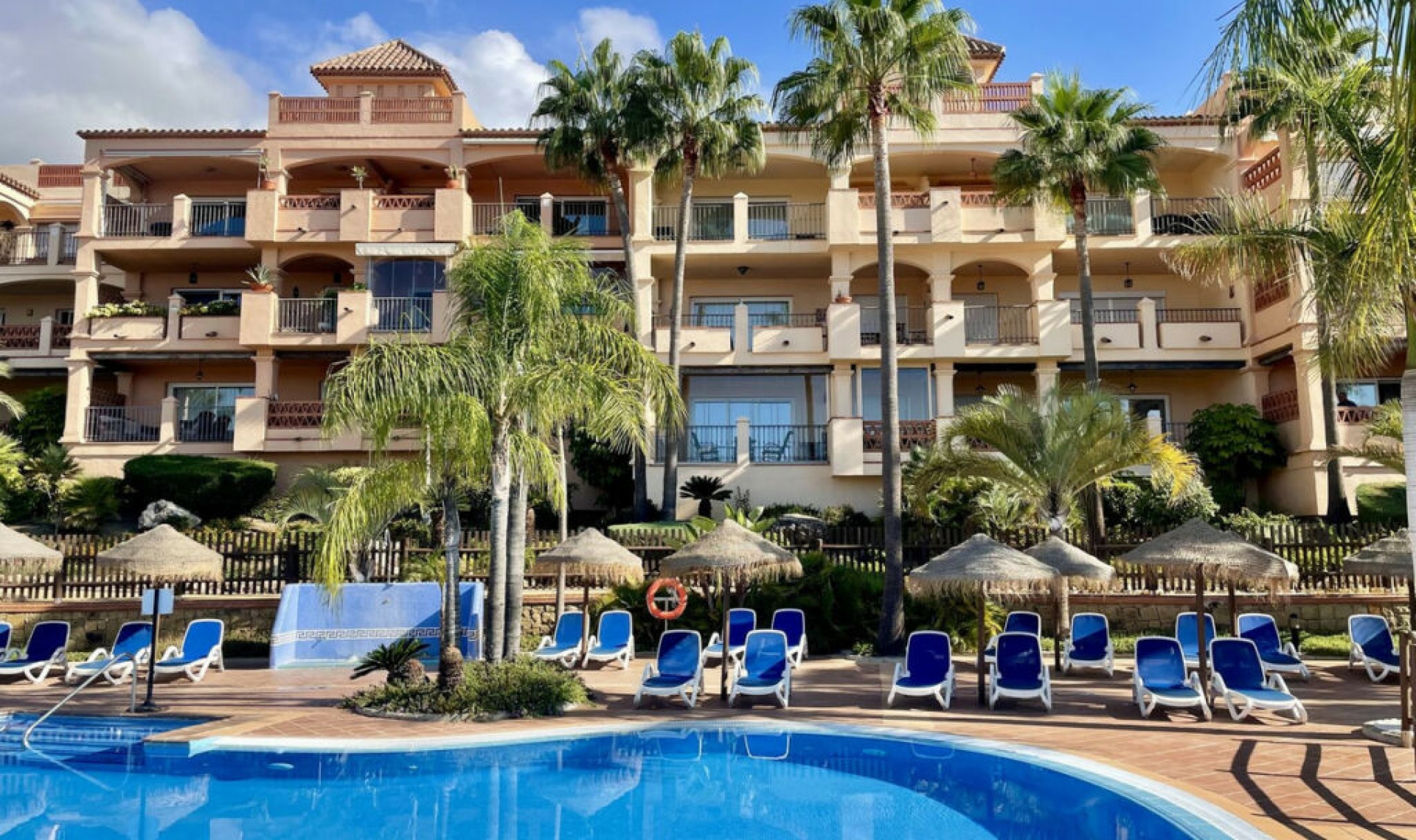 Resale - Apartment -
Torrequebrada