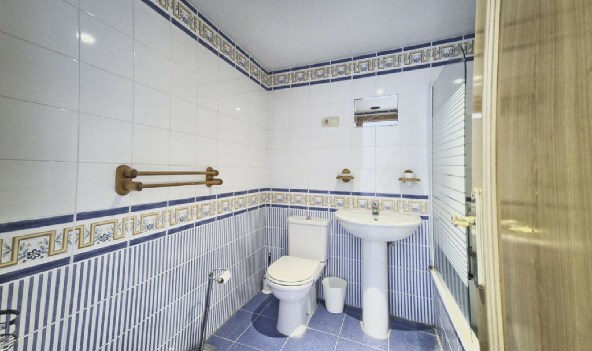 Resale - Apartment -
Torrequebrada