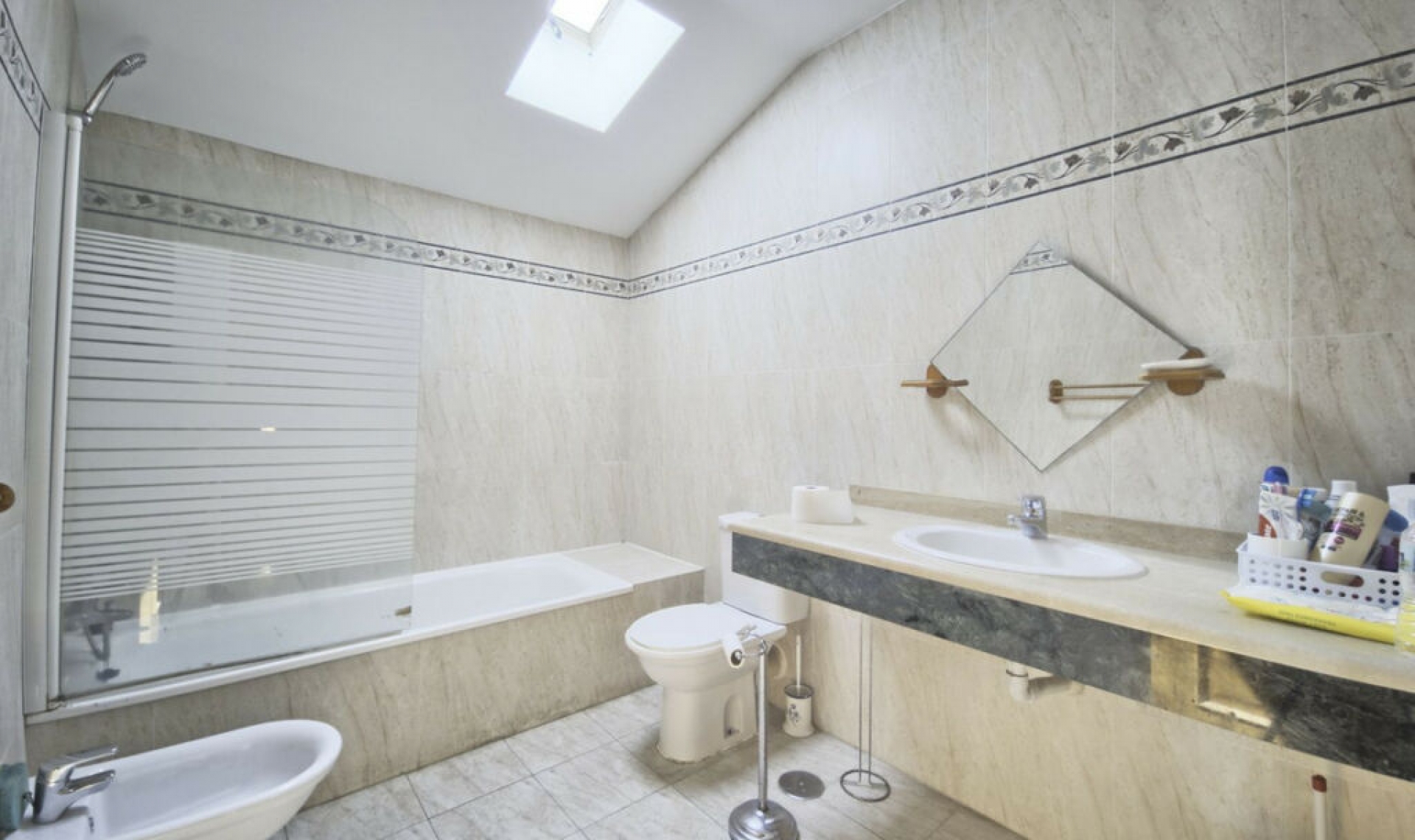 Resale - Apartment -
Torrequebrada