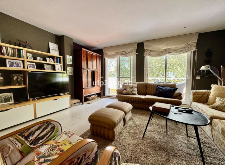 Resale - Apartment -
Torrequebrada