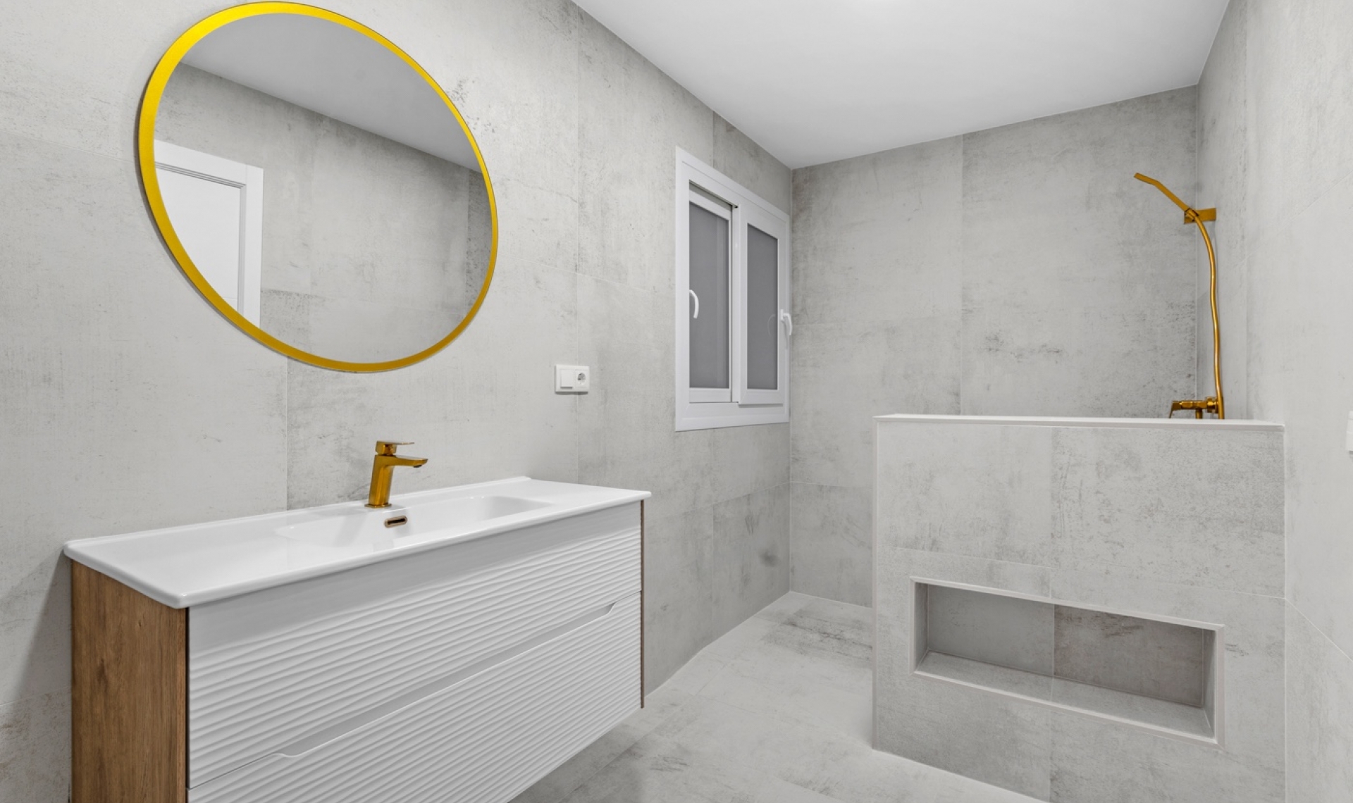 Resale - Apartment -
Torrevieja - Playa del Acequión